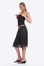 Svart - Satinshorts med spets - 2