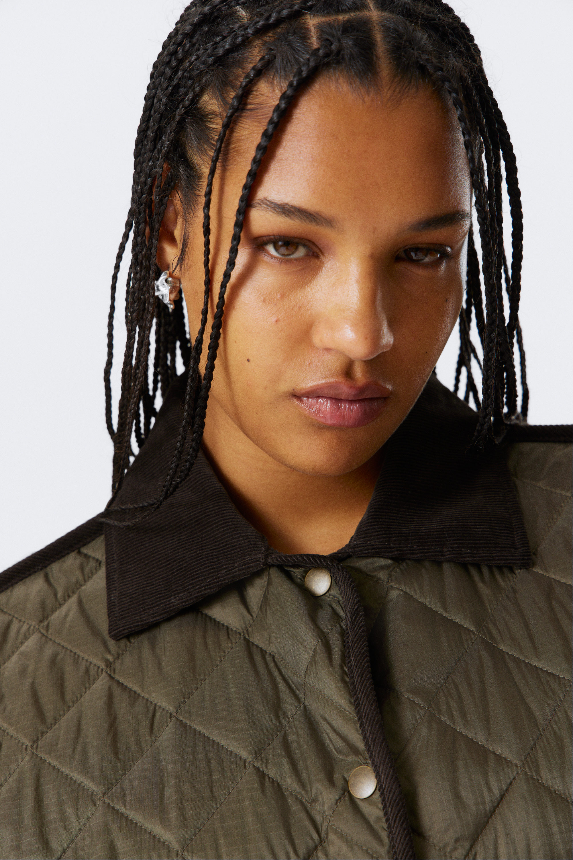 Khakigrün und Braun - Gesteppte Oversize-Innenjacke - 2
