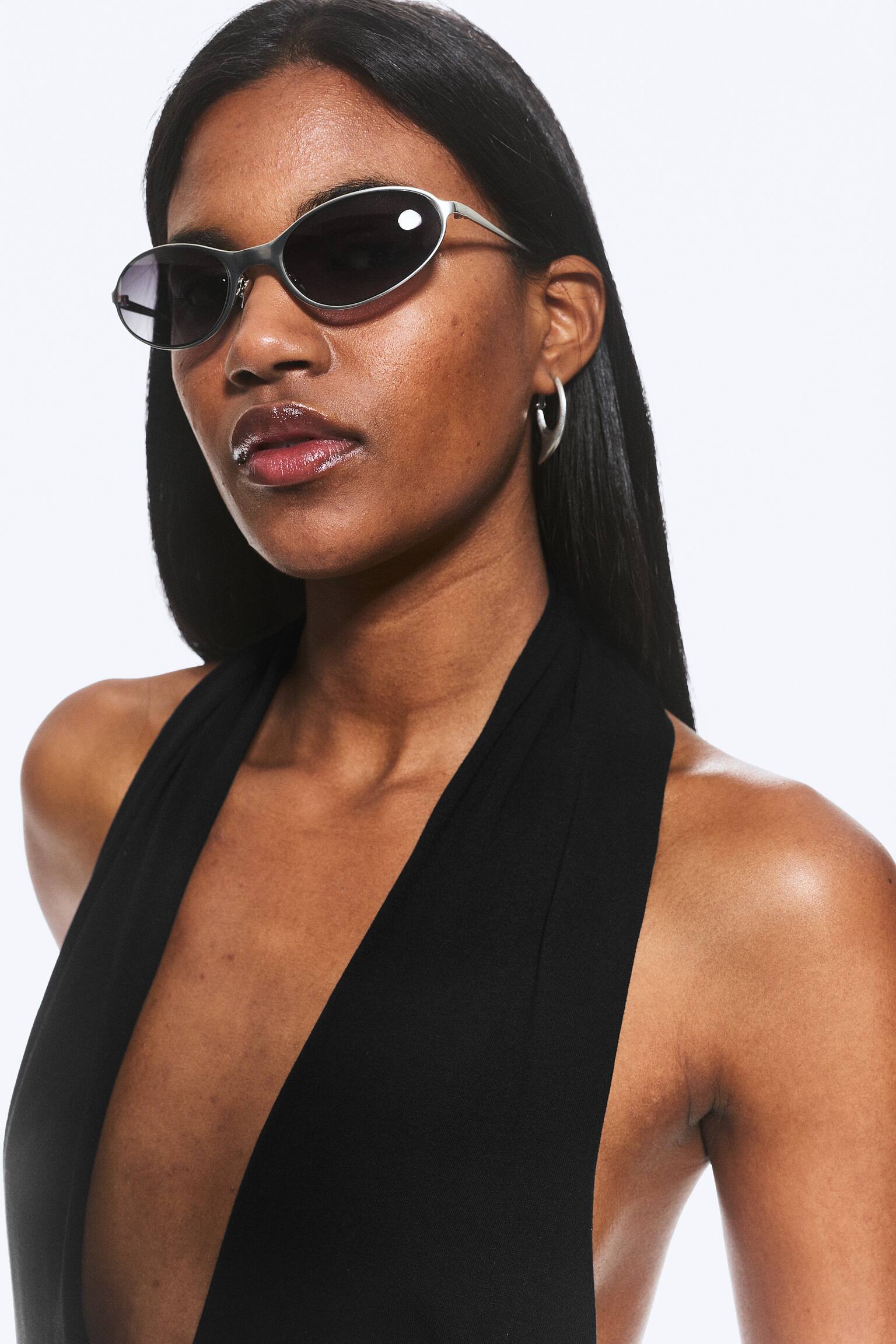 Minivestido con escote halter - Negro - 4