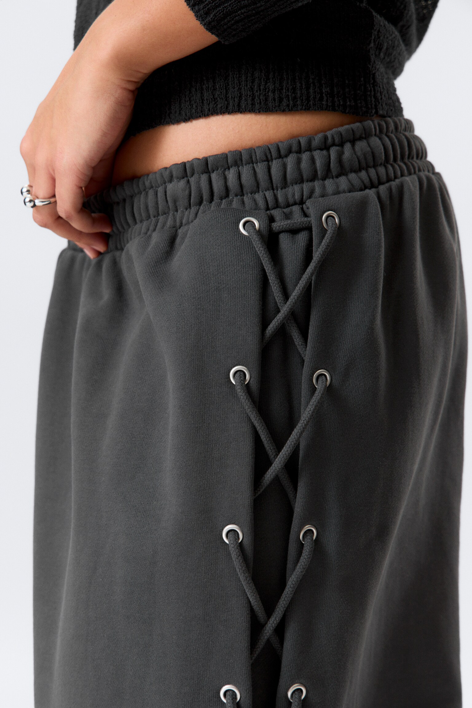 Weite Sweatpants aus Baumwolle mit Schnürung - Dunkelgrau - 7