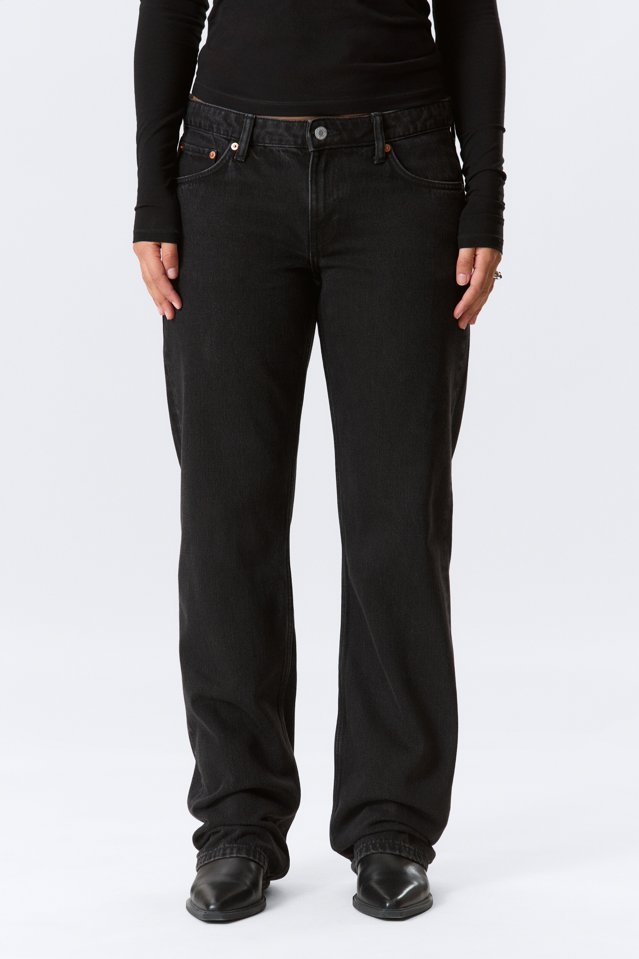 Se større billede: Arrow lavtaljede regular jeans med lige ben - Tuned Black – sort - DAME | H&M DK 2