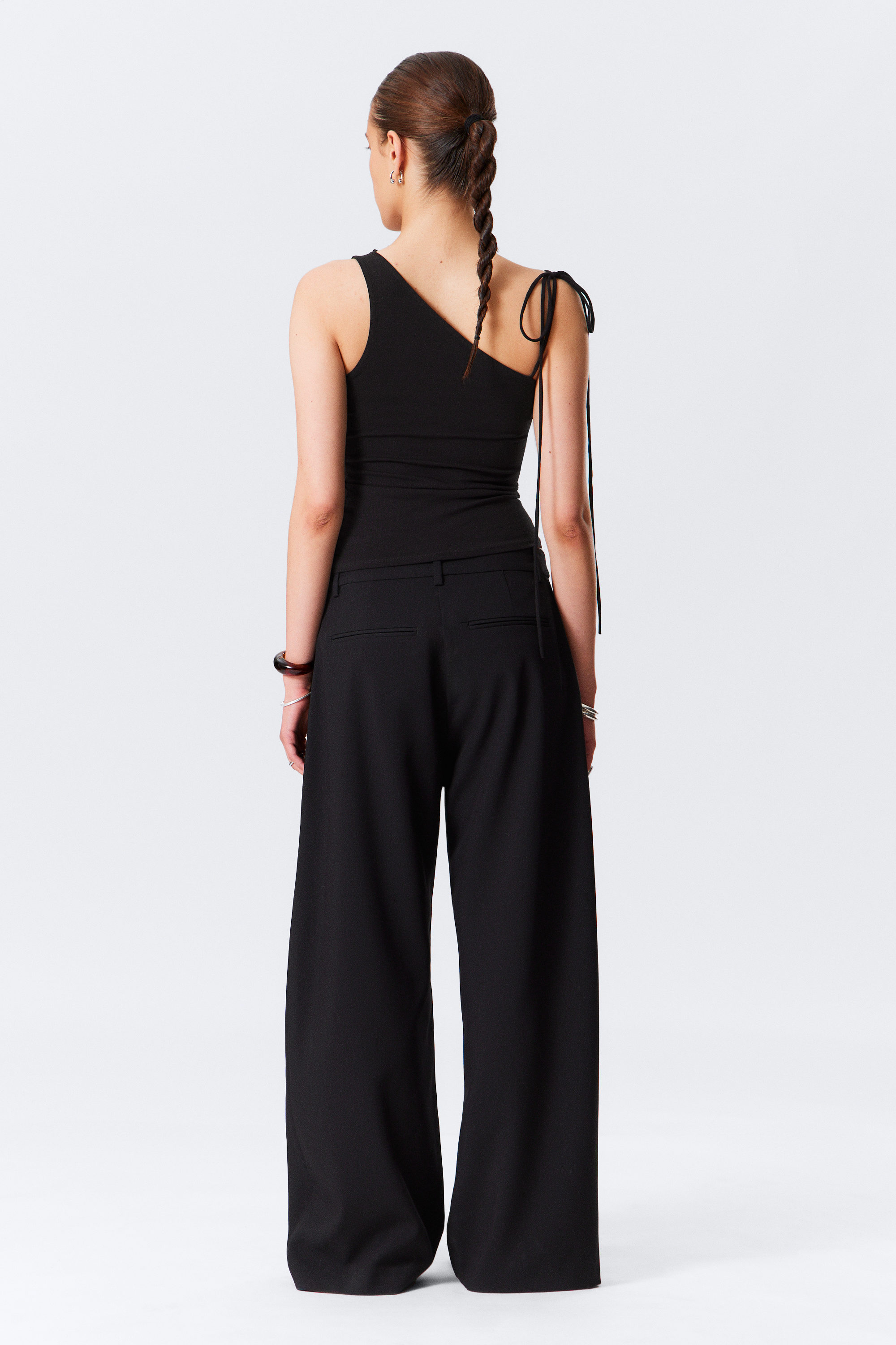 Schwarz - Schmal geschnittenes One-Shoulder-Tanktop - 3