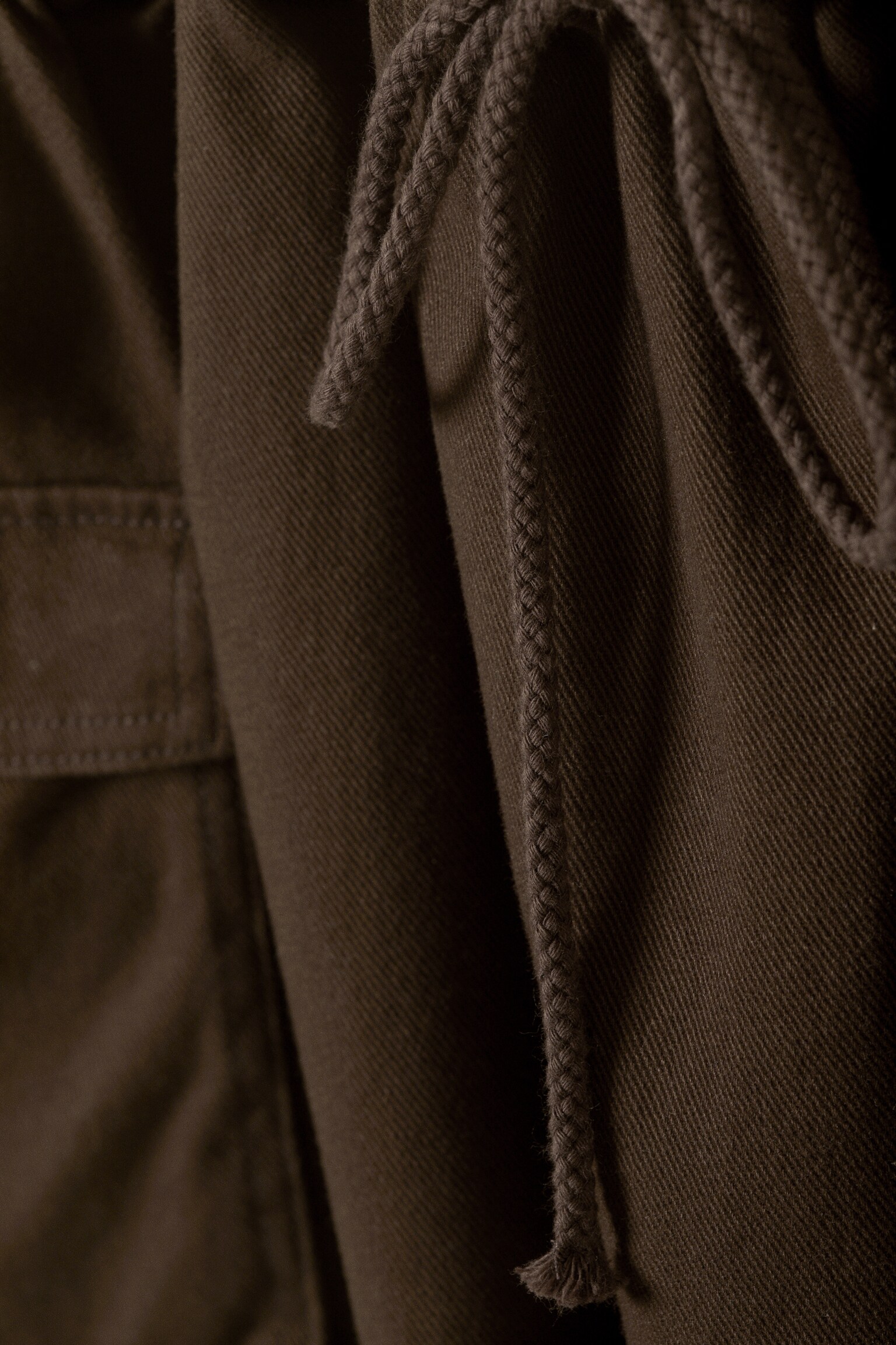 Utility-Minirock aus Twill - Dunkelbraun/Off-white - 4