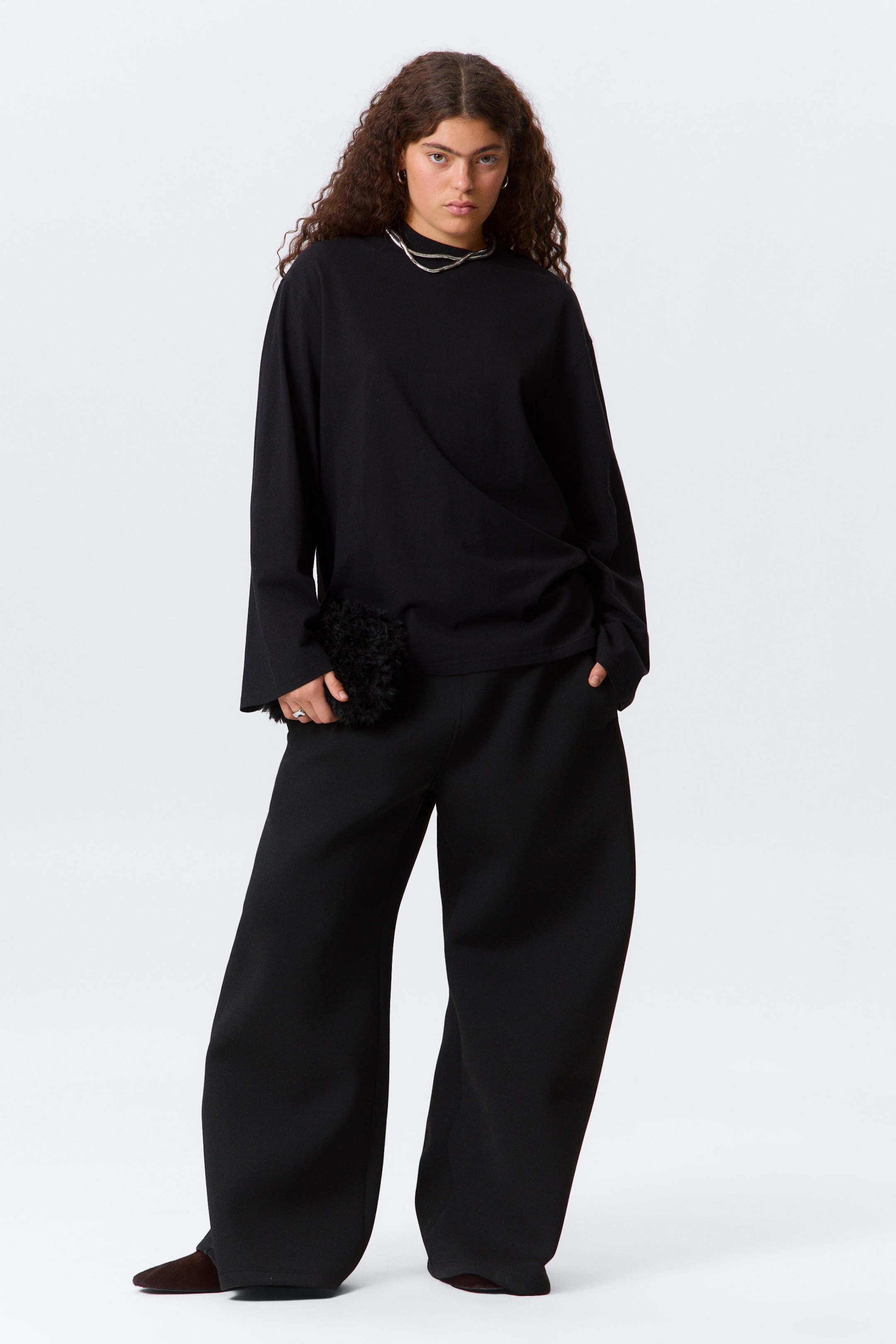 Schwarz - Oversized-T-Shirt mit langen Ärmeln - 1