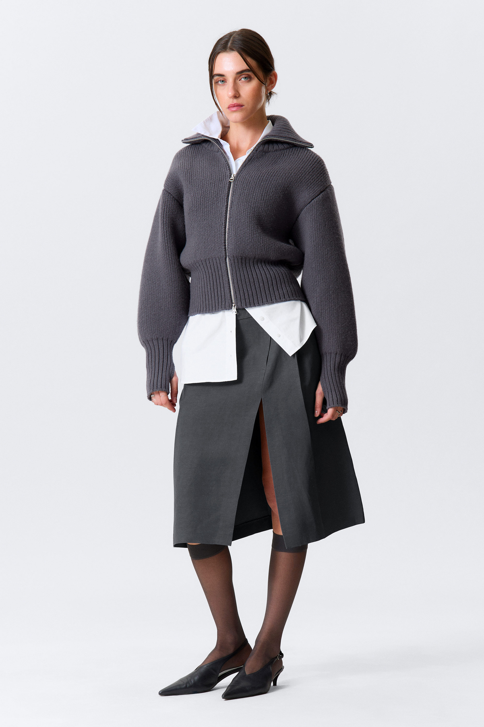 Dunkelgrau - Figurbetonter Rollkragenpullover aus Wolle - 1