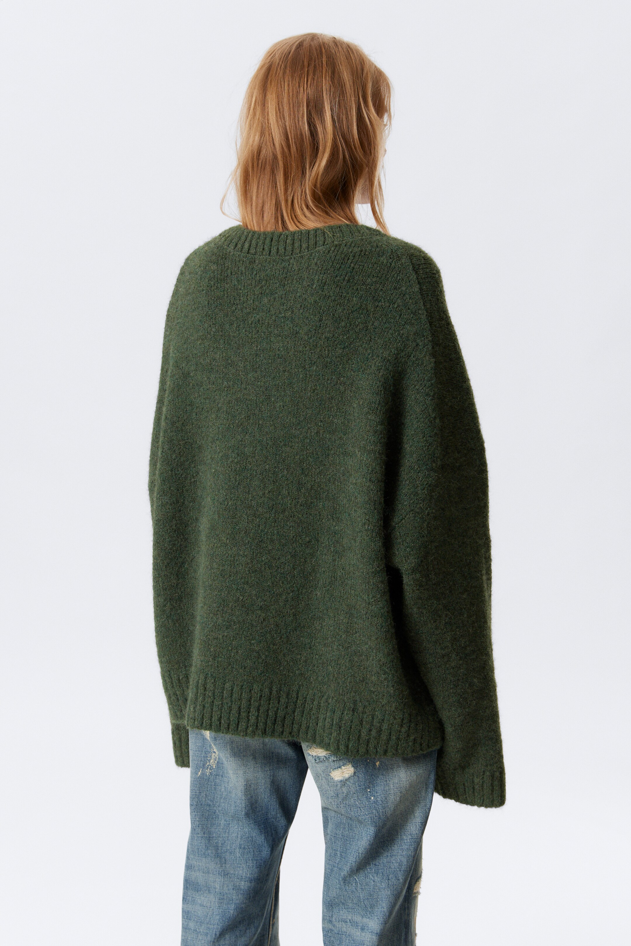 Visa större bild: Oversized V-ringad tröja i ullmix - Mörkgrön - DAM | H&M SE 3
