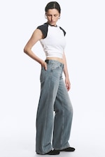 Gloria Blå - Mellomblå - Ample jeans med lavt liv, vide ben og løs passform - 2