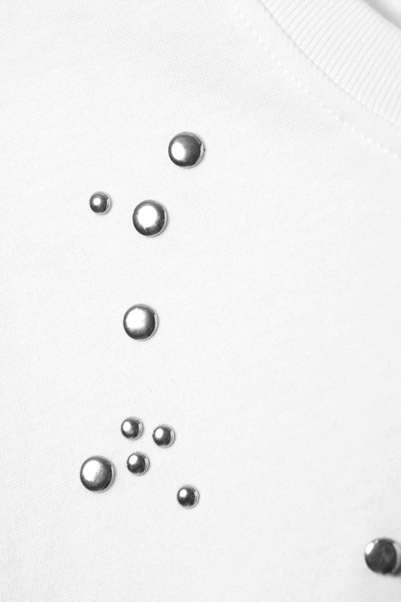 Camiseta gráfica con tachuelas - Blanco - Estampado de cara gótica - 5