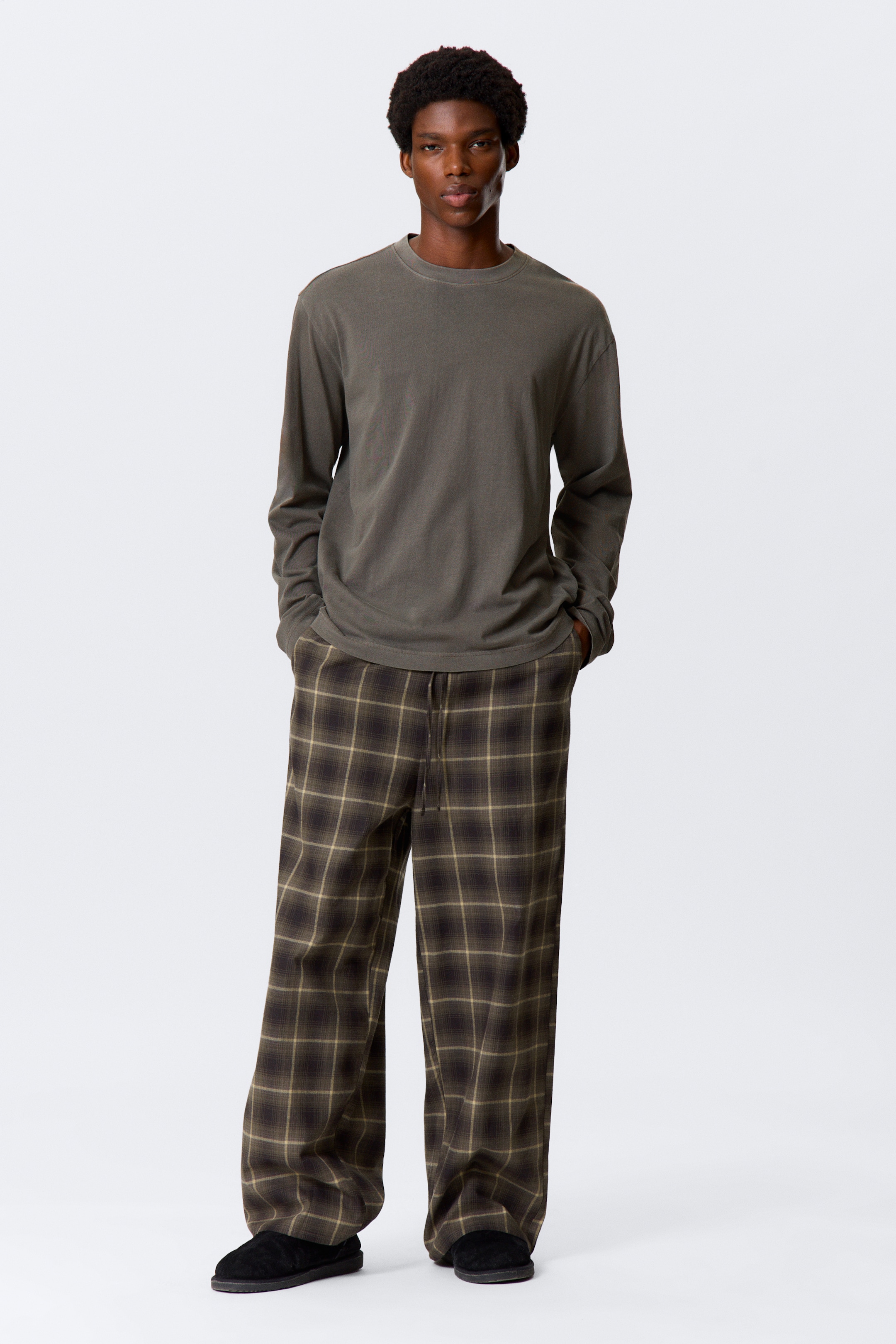 Ver imagen más grande: Relaxed Long-Sleeved Pyjama T-shirt - Topo oscuro - HOMBRE | H&M ES 1