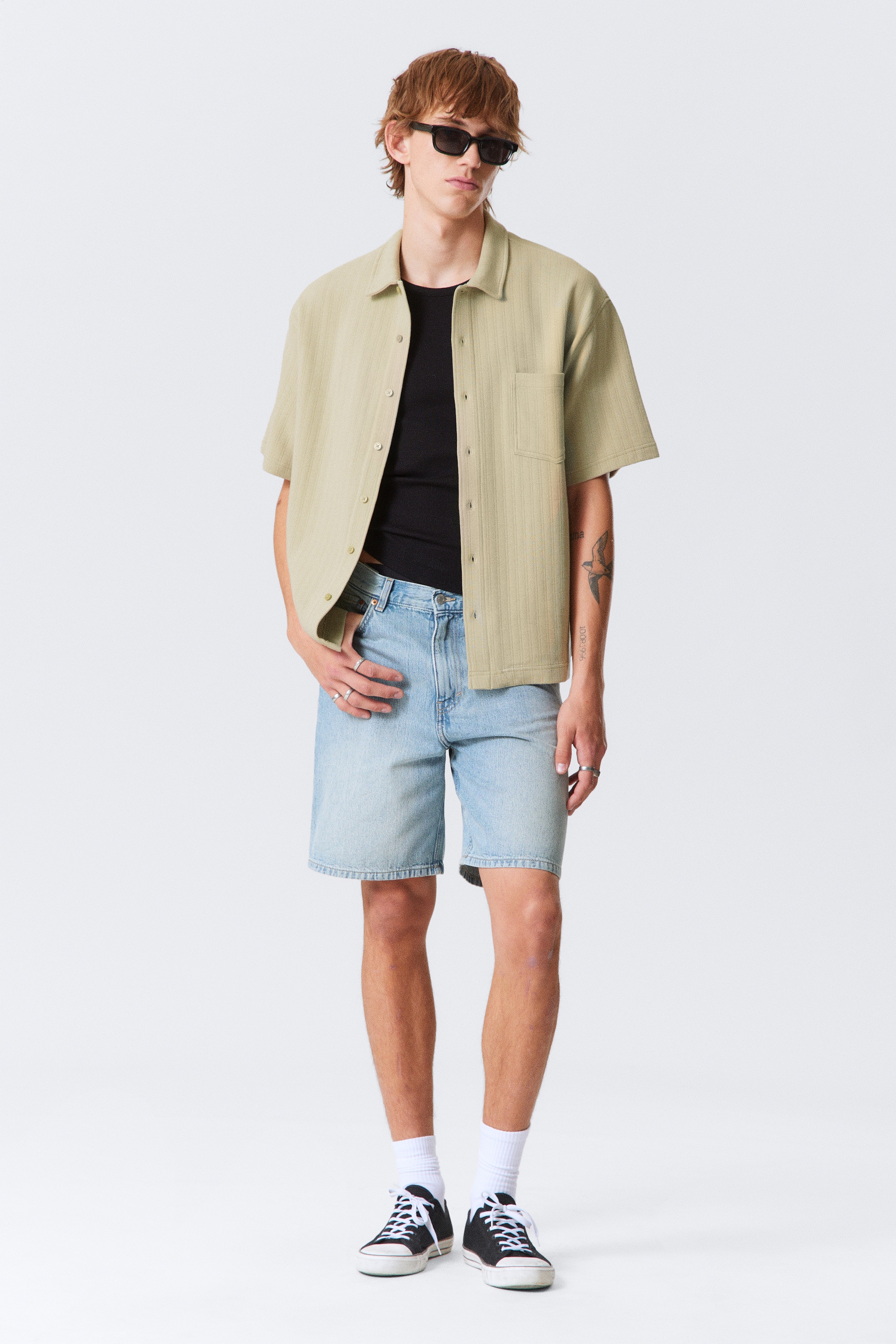 Grösseres Bild ansehen: Strickhemd mit kurzen Ärmeln und Knopfleiste - Helles Khakigrün - HERREN | H&M CH 2