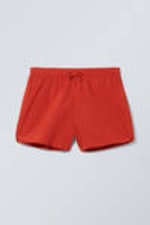 Rot - Strukturierte, mittellange Badeshorts - 0