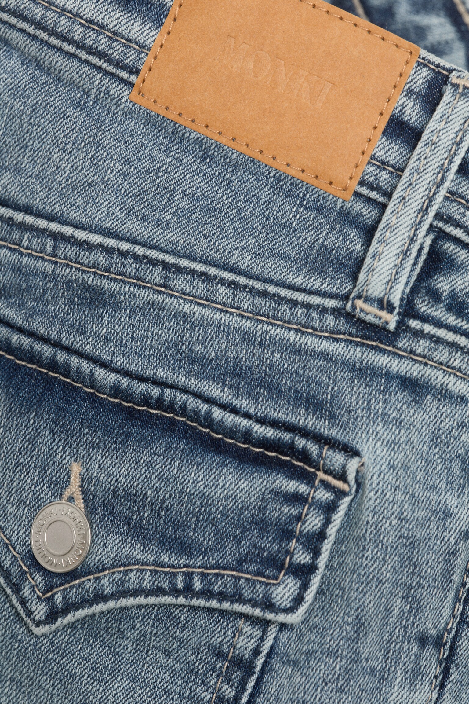 Low Rise Slim Flared Leg Jeans - Fresh Blau - Mittelblau - 6