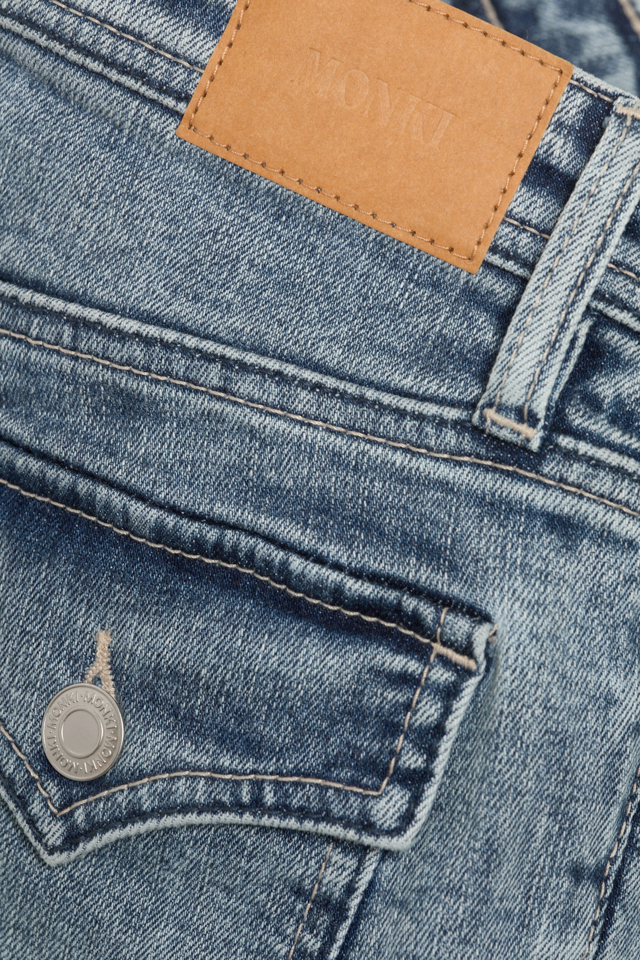 Fresh Blue - Mellanblå - Low Waist Slim Flared Leg Jeans - 6