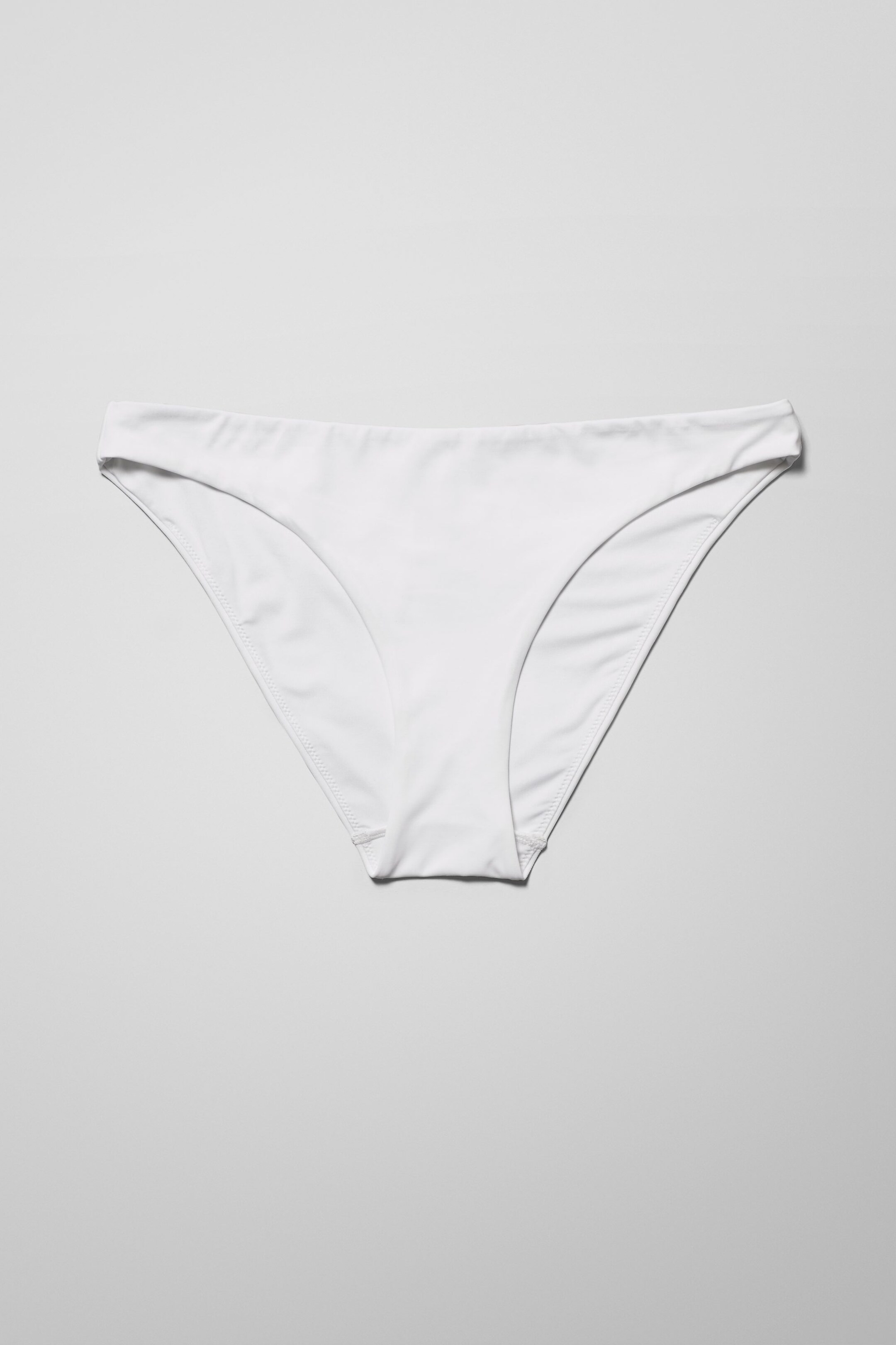 White - Gewagtes Bikinihöschen - 0