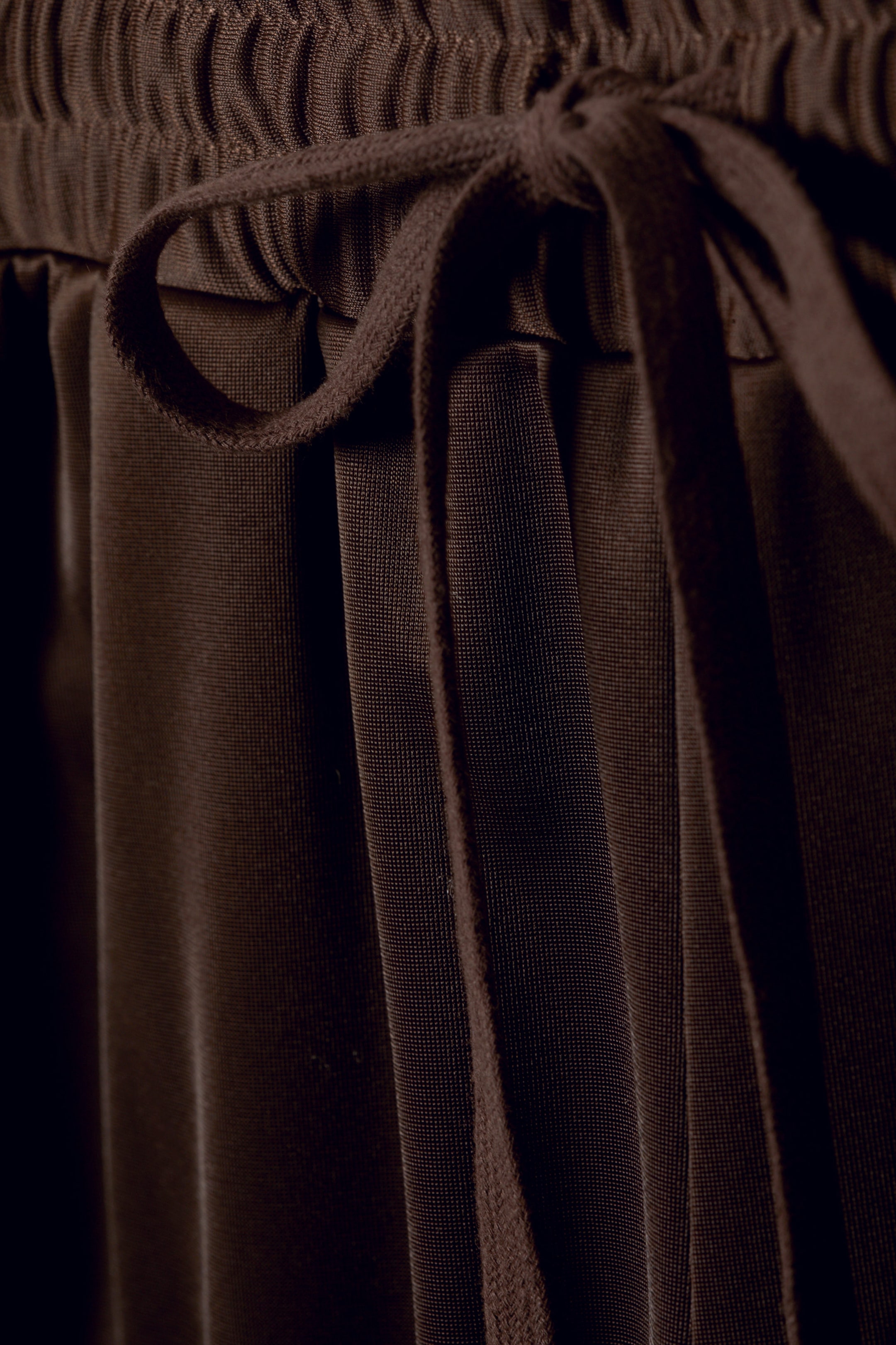 Dunkelbraun - Pink gestreift - Weite Trainingshose mit entspannter Passform - 2