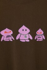 Bruin met boze bende - Oversized T-shirt met grafische print - 1