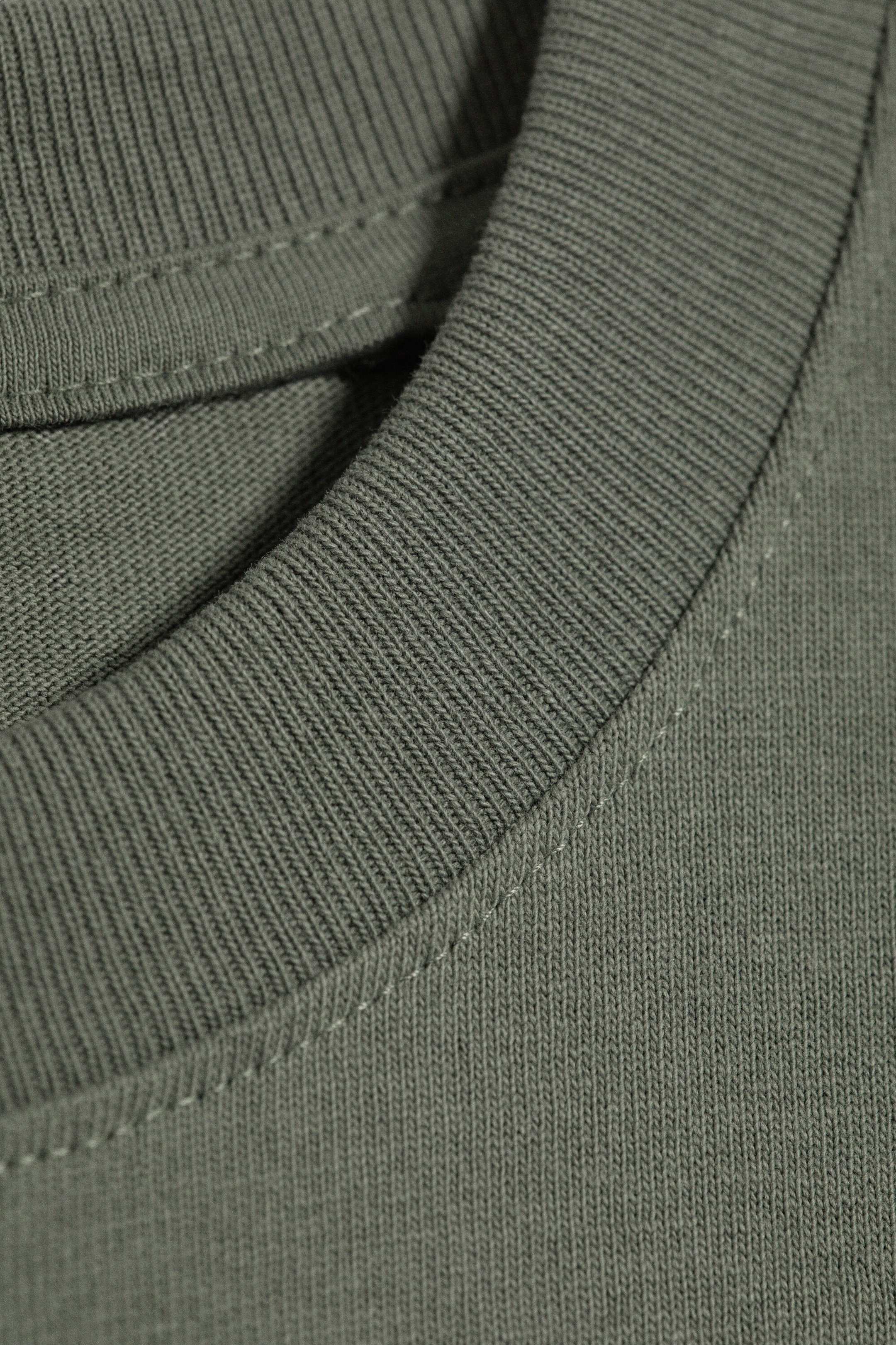 Helles, staubiges Khakigrün - Locker geschnittenes T-Shirt - 4