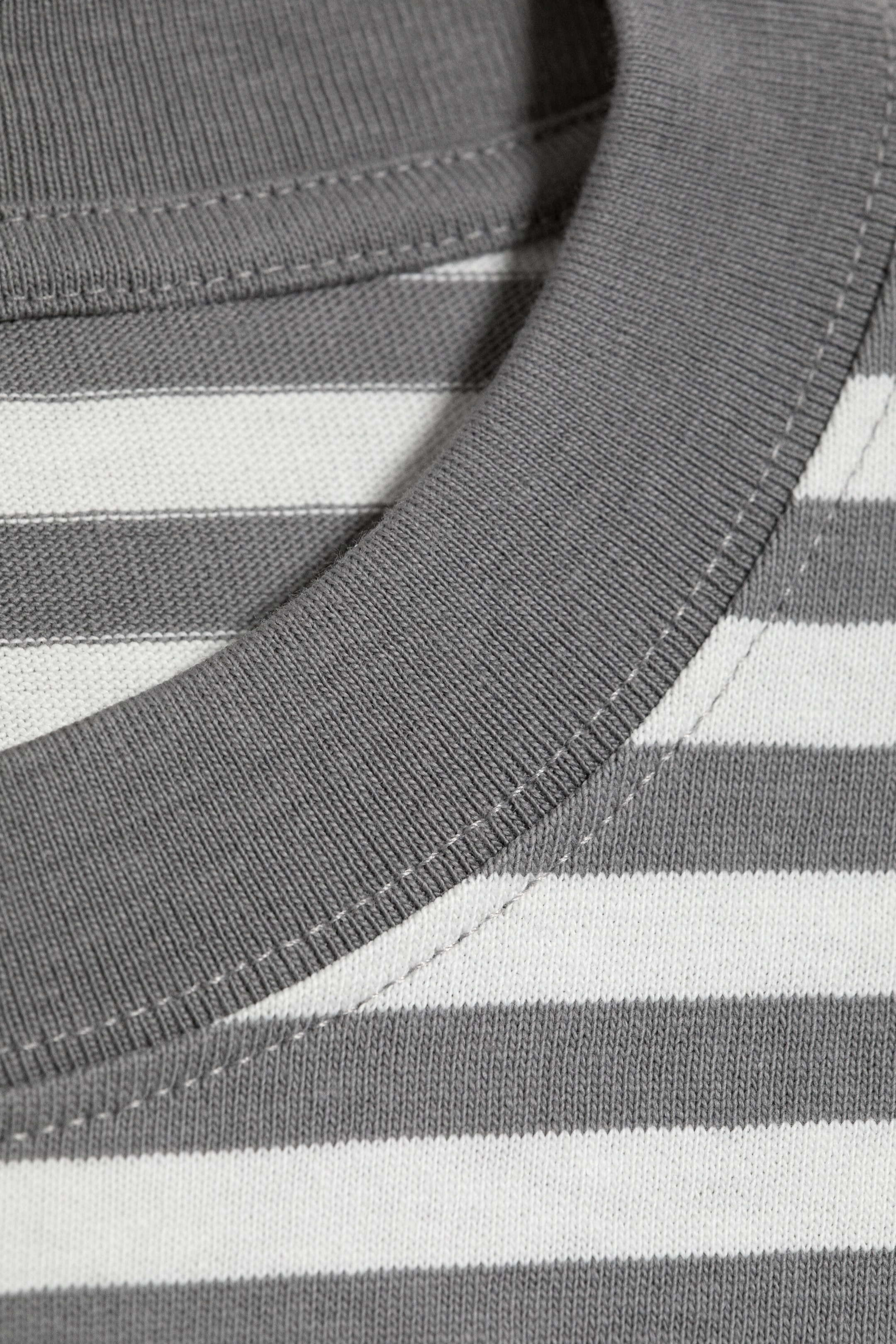 Weiß-grau gestreift - Boxy Longsleeve mit lockerer Passform - 5