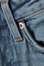 Kimberley Blue - Mittelblau - Tension Mid Rise Slim Bootcut Leg Jeans - 8