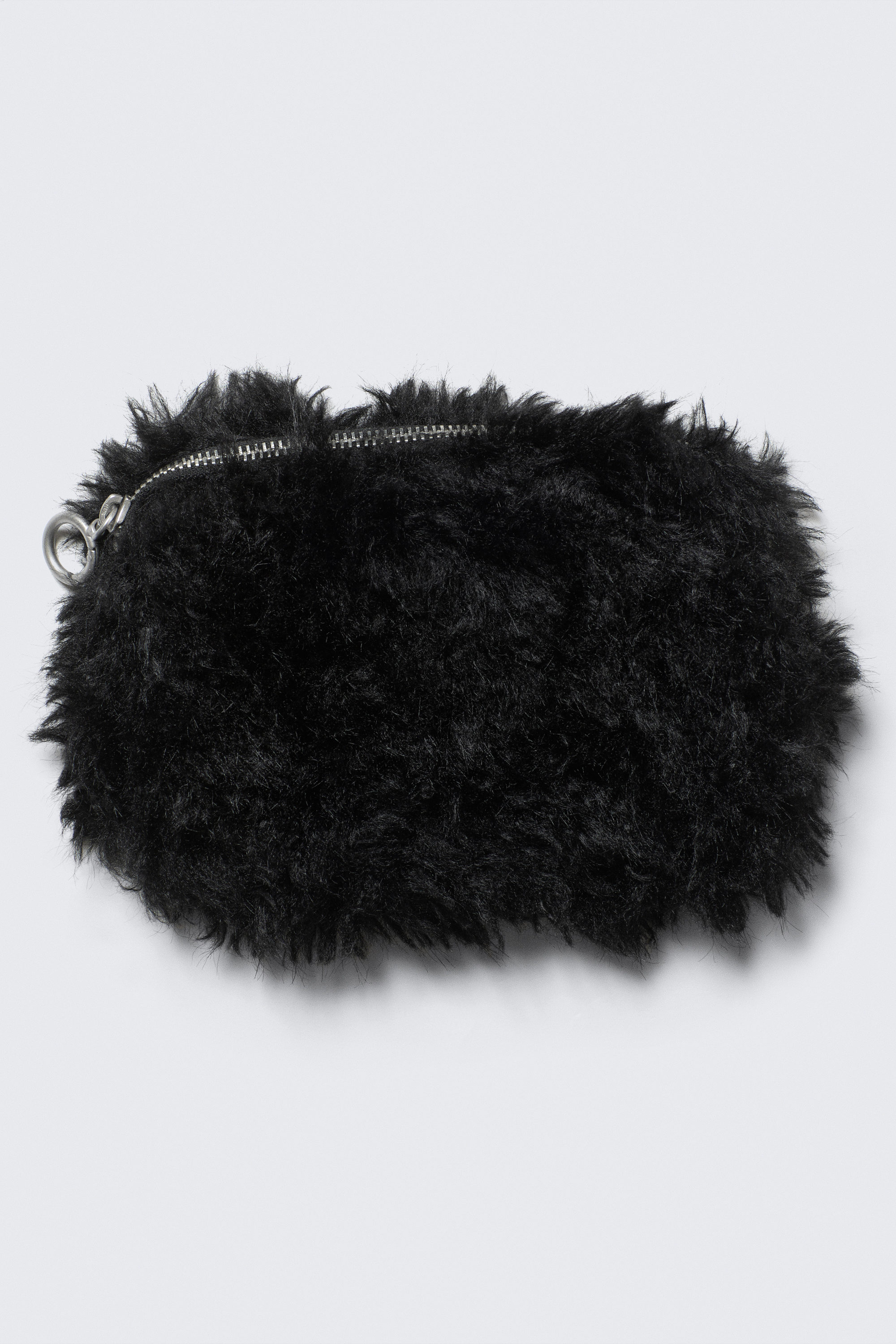 Schwarz - Mittelgroße Zip-Purse aus Kunstfell - 1
