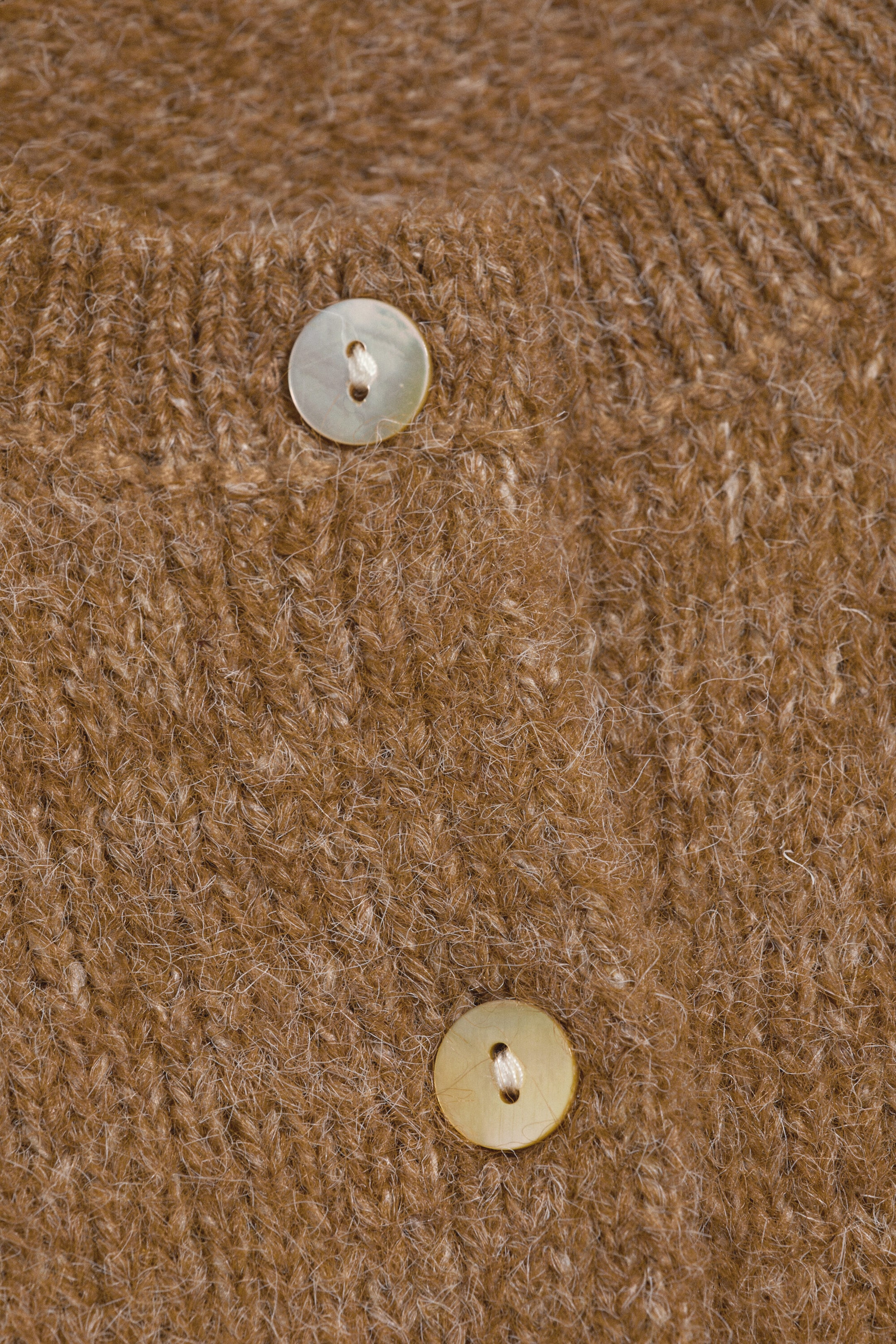 Gedecktes Braun - Kurzärmeliger Strickcardigan - 5