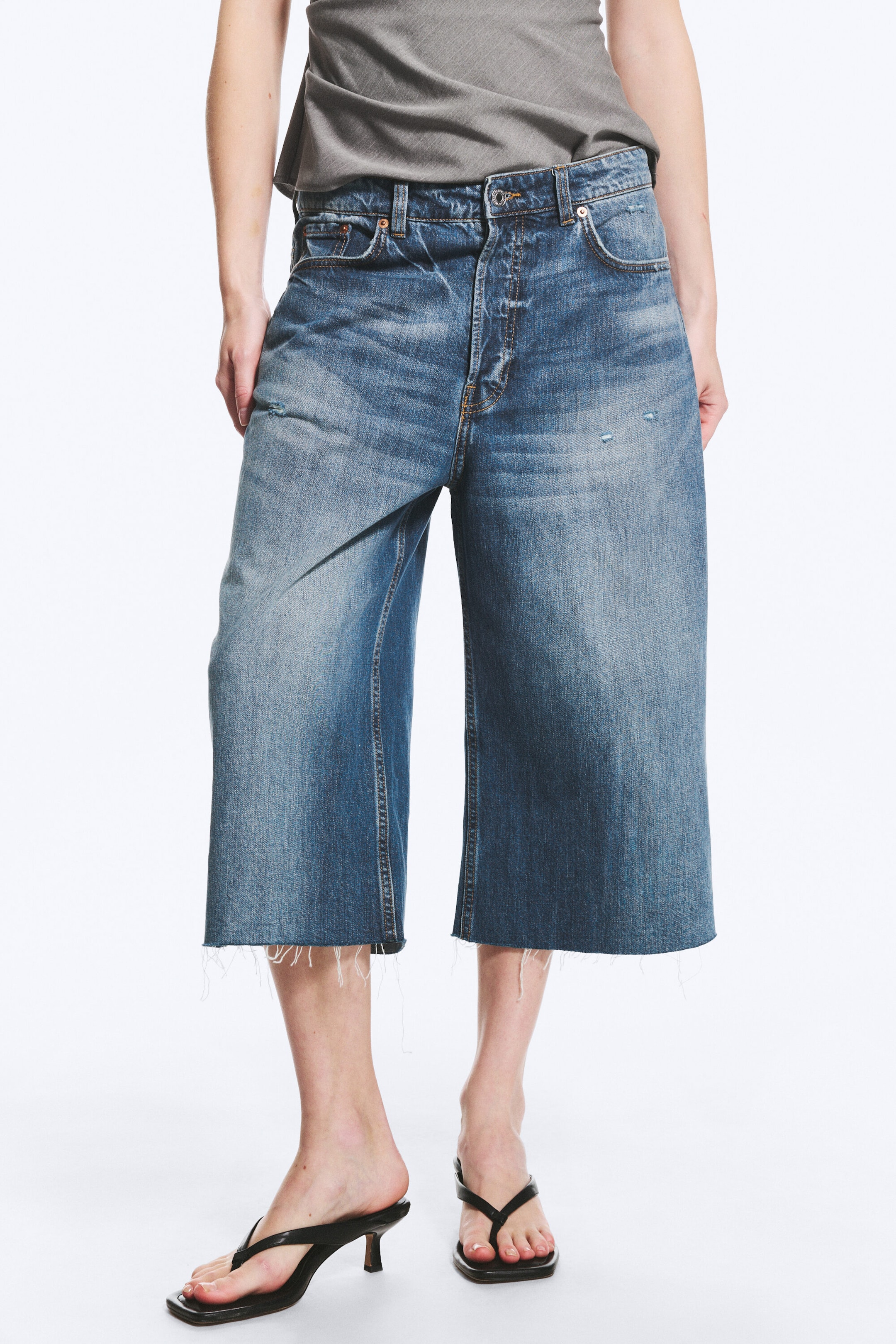 Shoreline Blue - Medium Blue - Ruimvallende cropped denim short met lage taille - 2