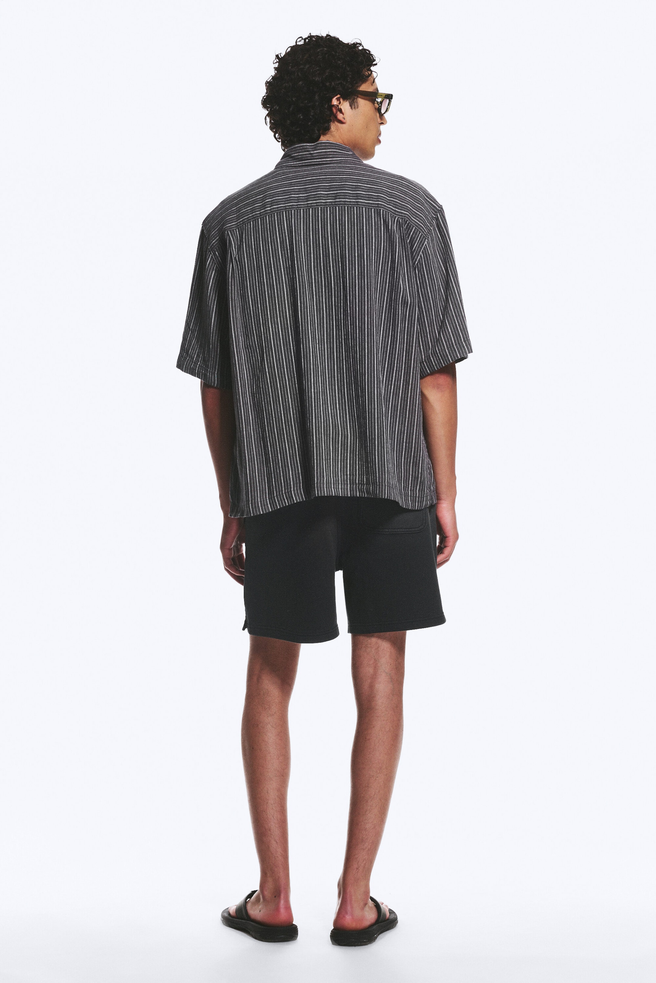 Mörkgrå/Vit-randig - Ledig kortärmad skjorta i linneblanding - 2