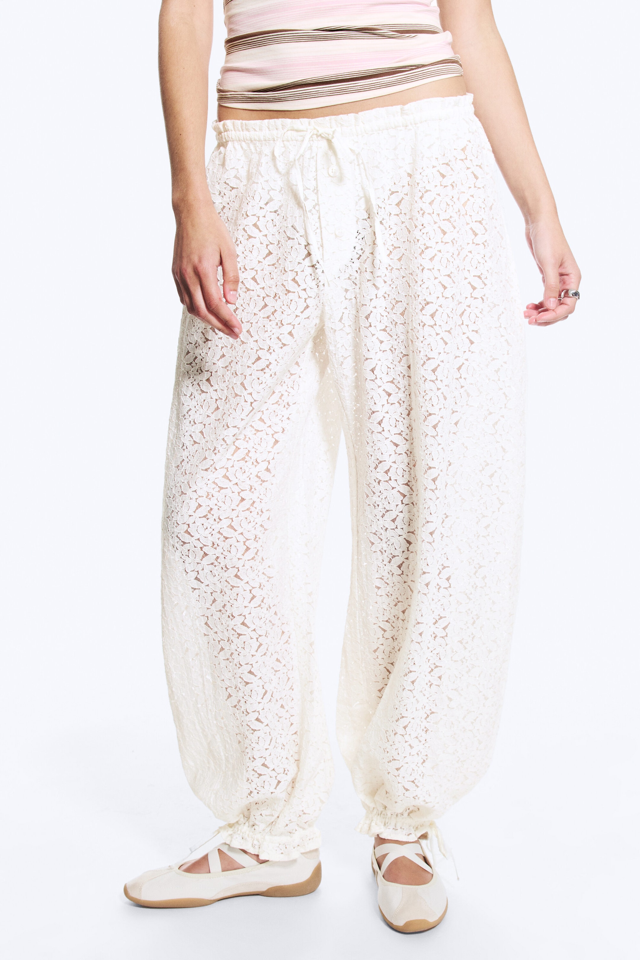 Dusty White Lace - Kanten broek met lage taille en trekkoord - 2