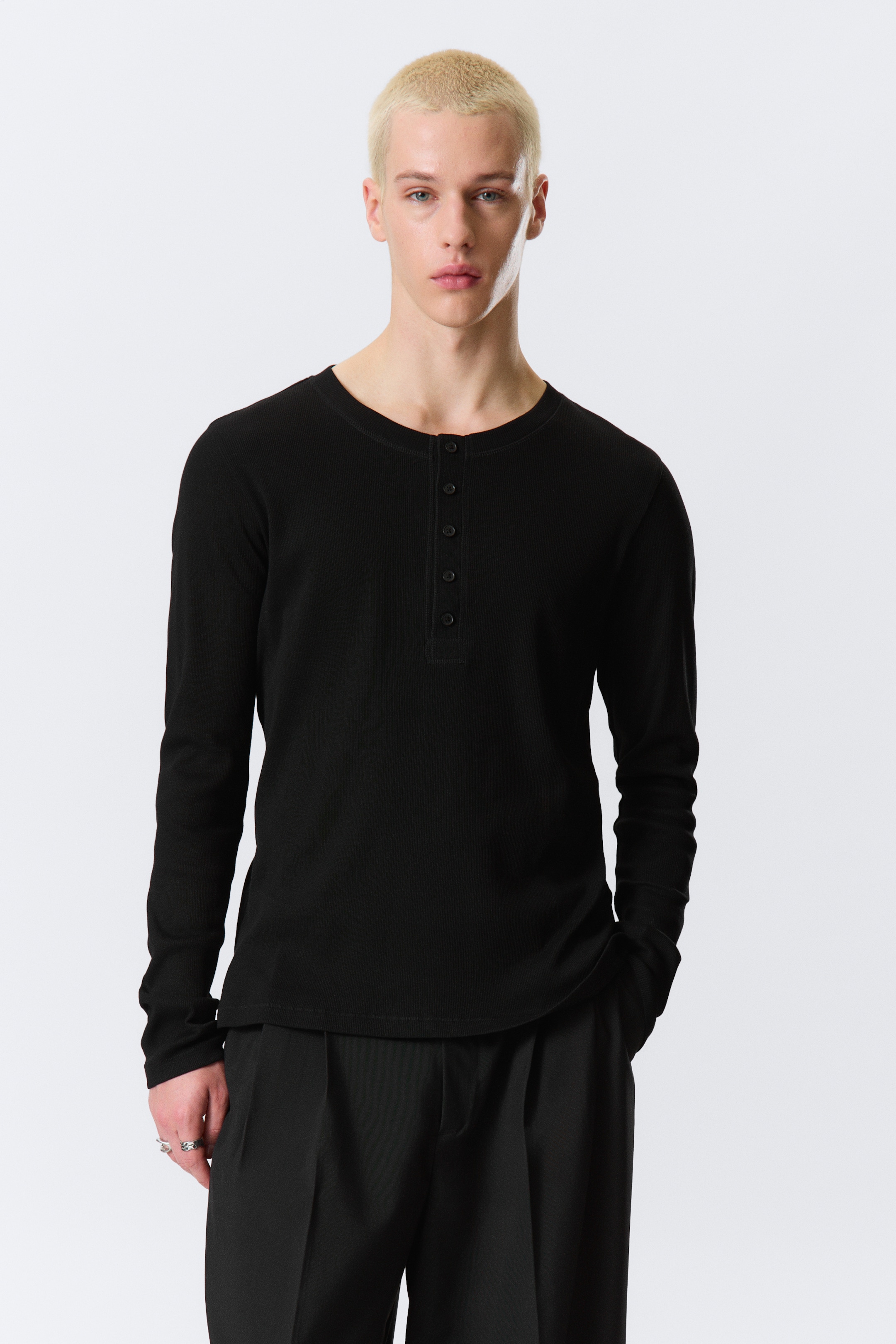 Agrandir l'image: T-shirt Henley manches longues - Noir - HOMME | H&M BE 1