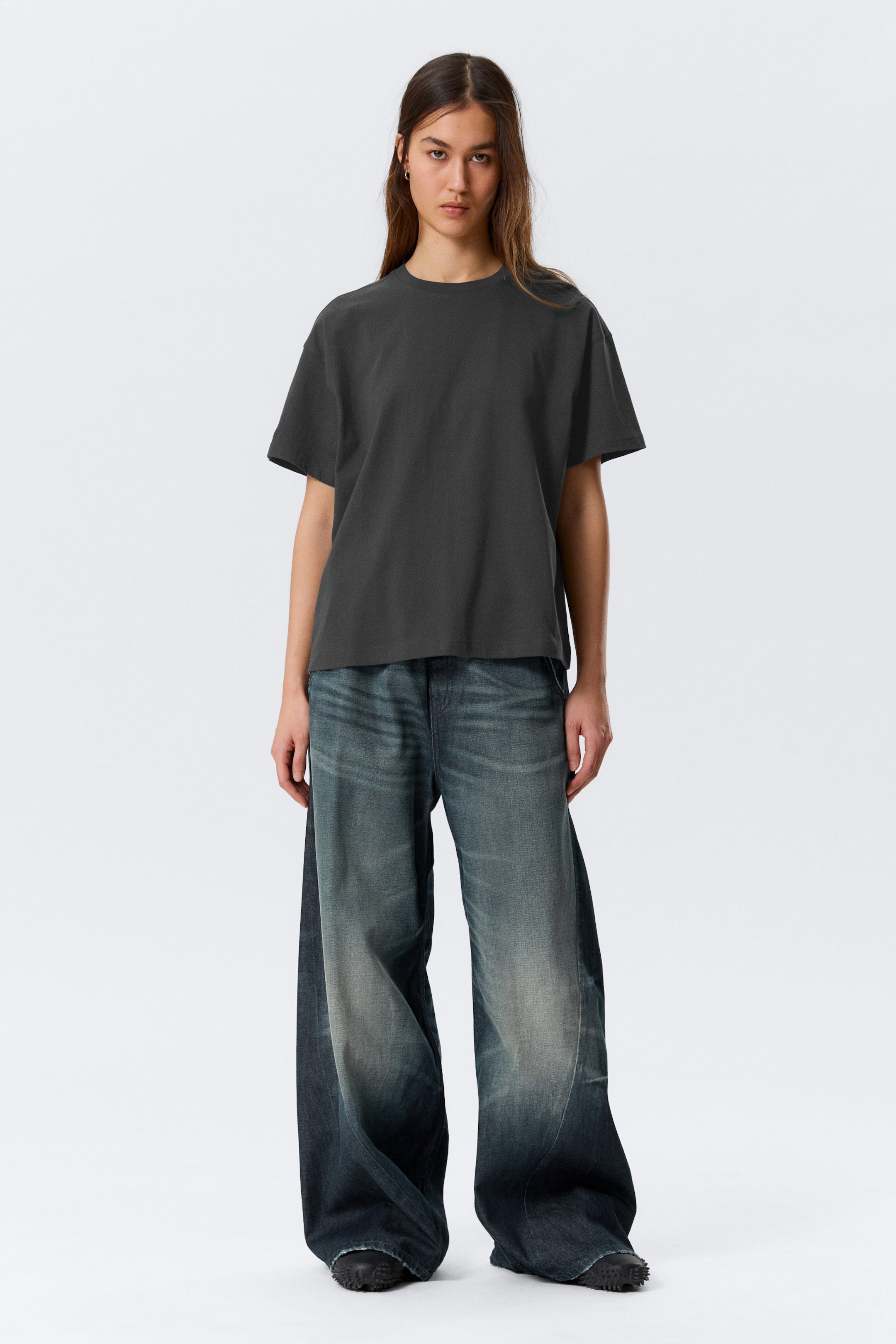 Mörkgrå - Avslappnad boxig t-shirt i bomull - 2