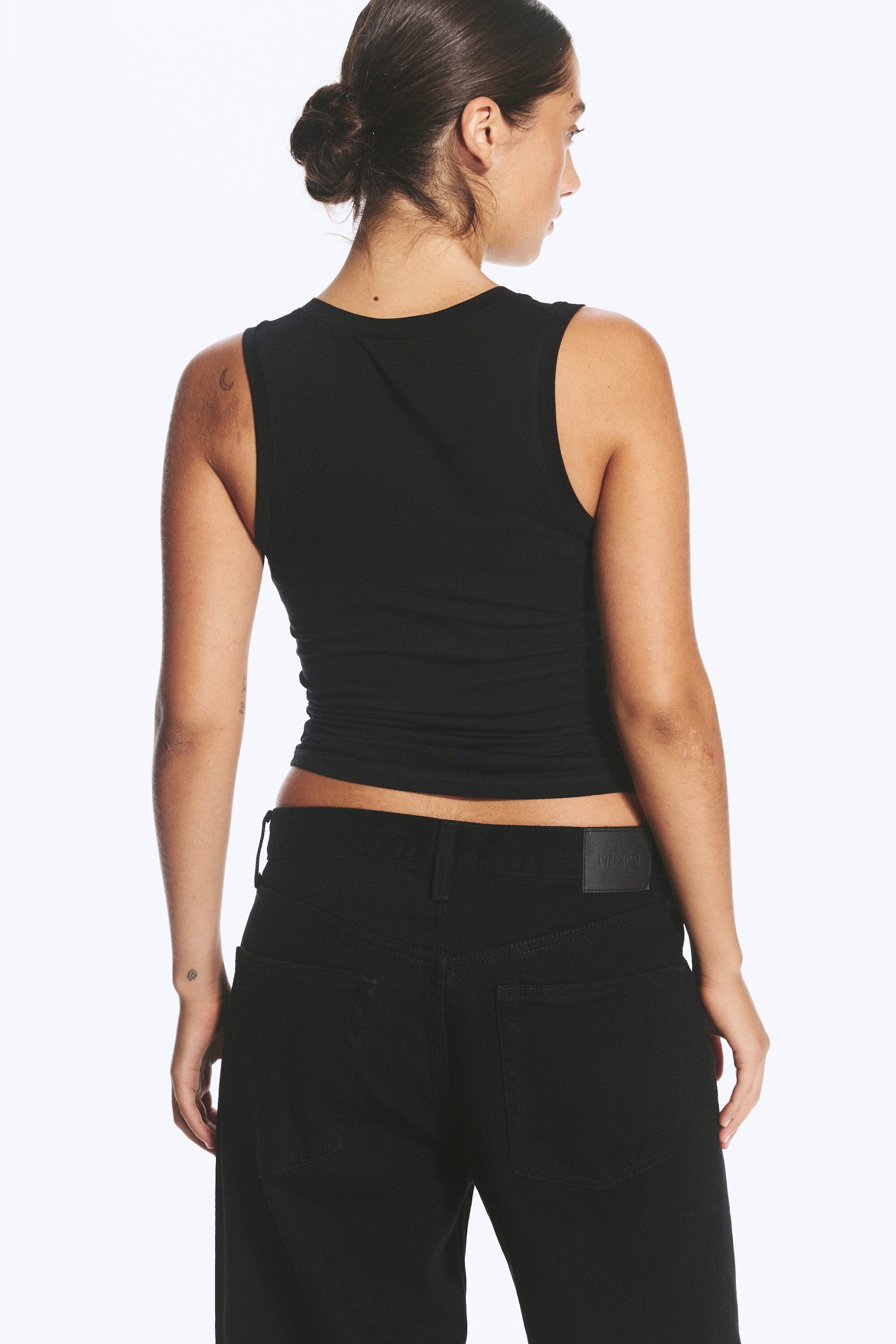 Black - Slim V-neck Sleeveless Top - 2