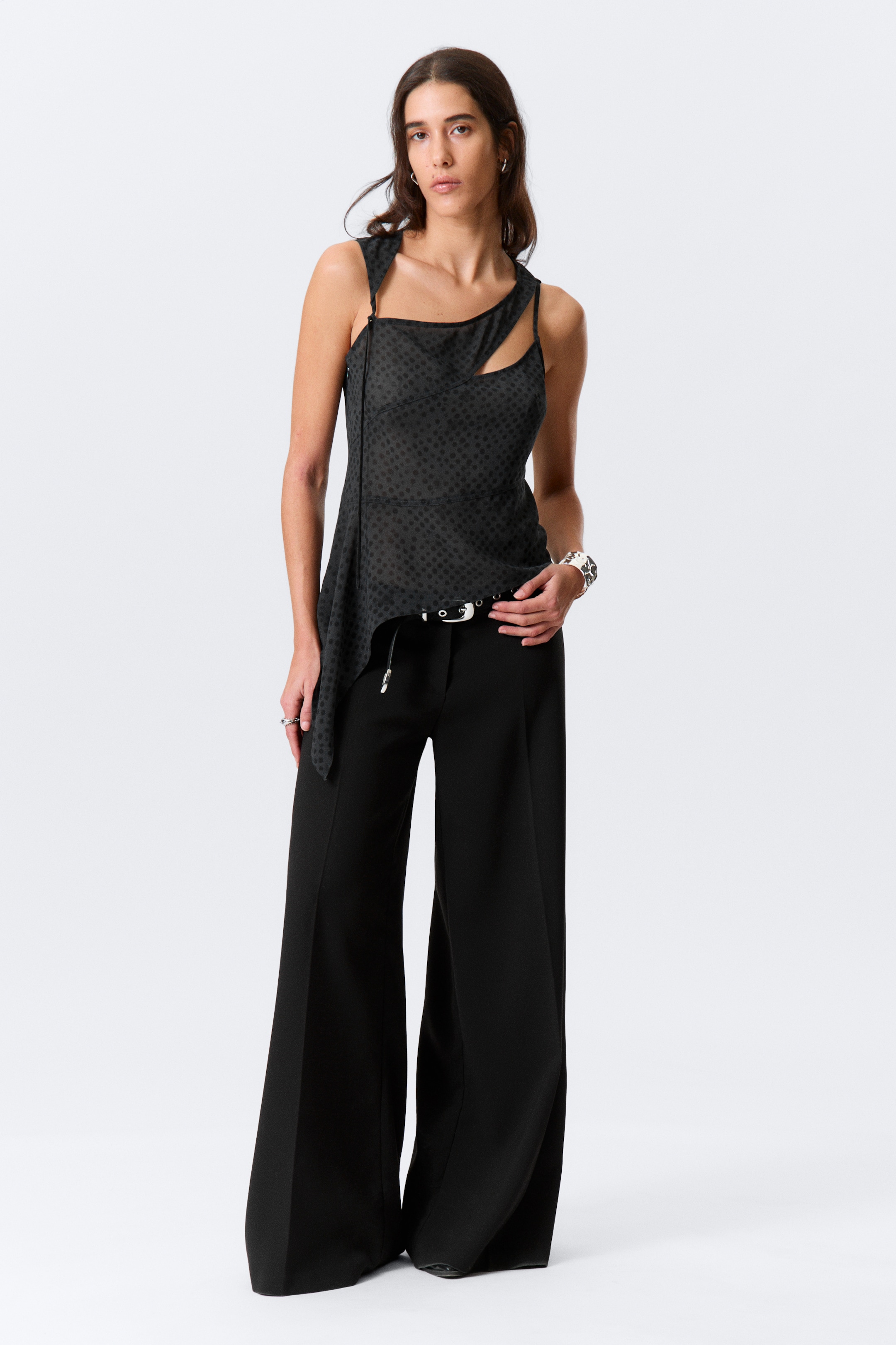 Visa större bild: Asymmetrisk cut-out mesh-topp - Mörkgrå - Prickar - DAM | H&M SE 1