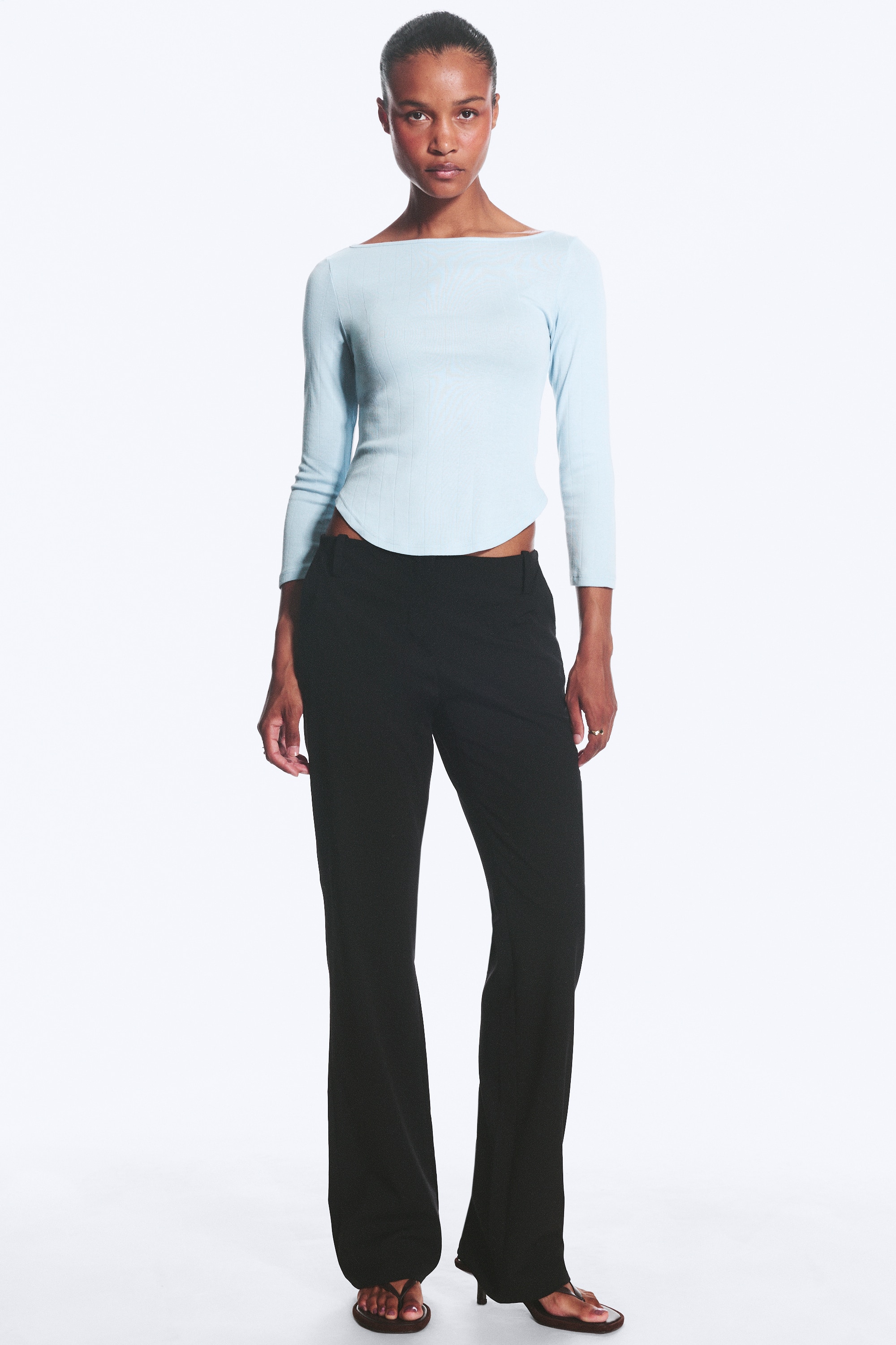 Pantaloni slim a vita bassa, gamba dritta - Nero/Rosso scuro
