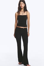 Zwart - Skinny broek met uitlopende pijpen en lage taille - 0