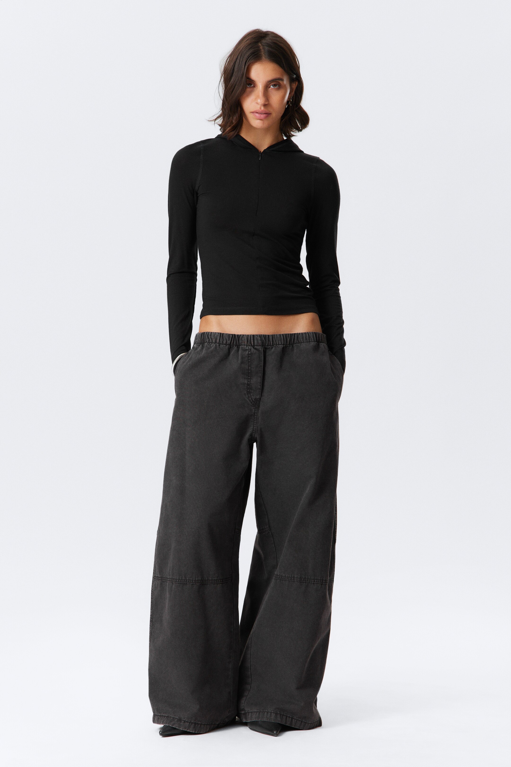 Größeres Bild ansehen: Schmal geschnittener Zip-Hoodie aus Lyocell - Schwarz - Ladies | H&M DE 2