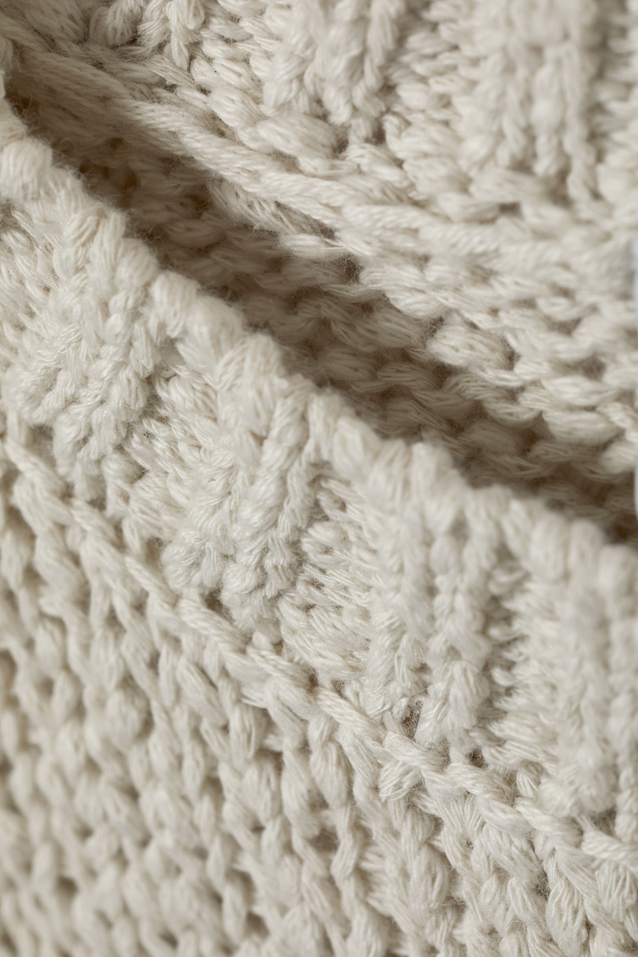 Beige - Kurzer Pullover aus schwerem Strick - 1