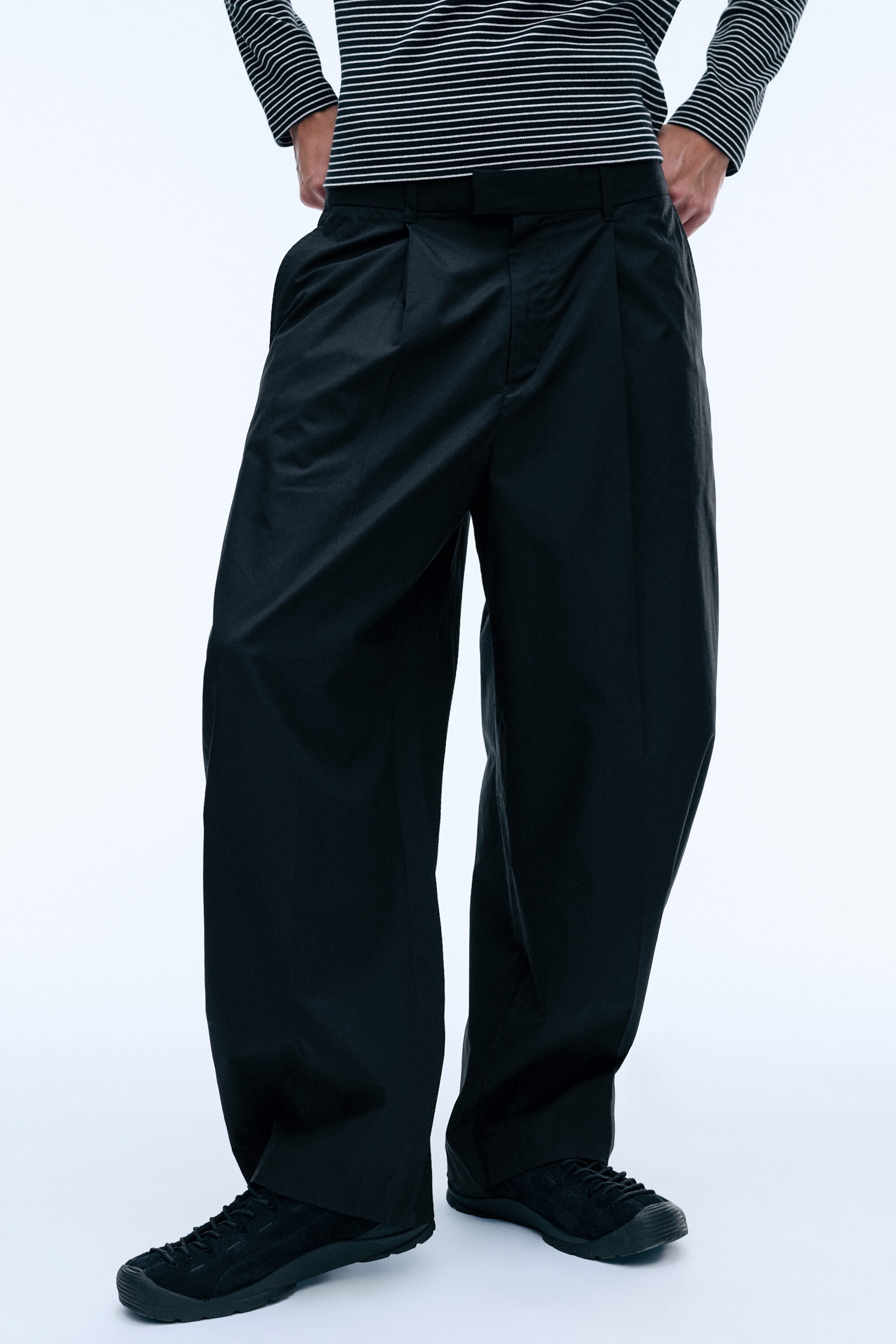 Black - Felix Barrel Chino Trousers - 2