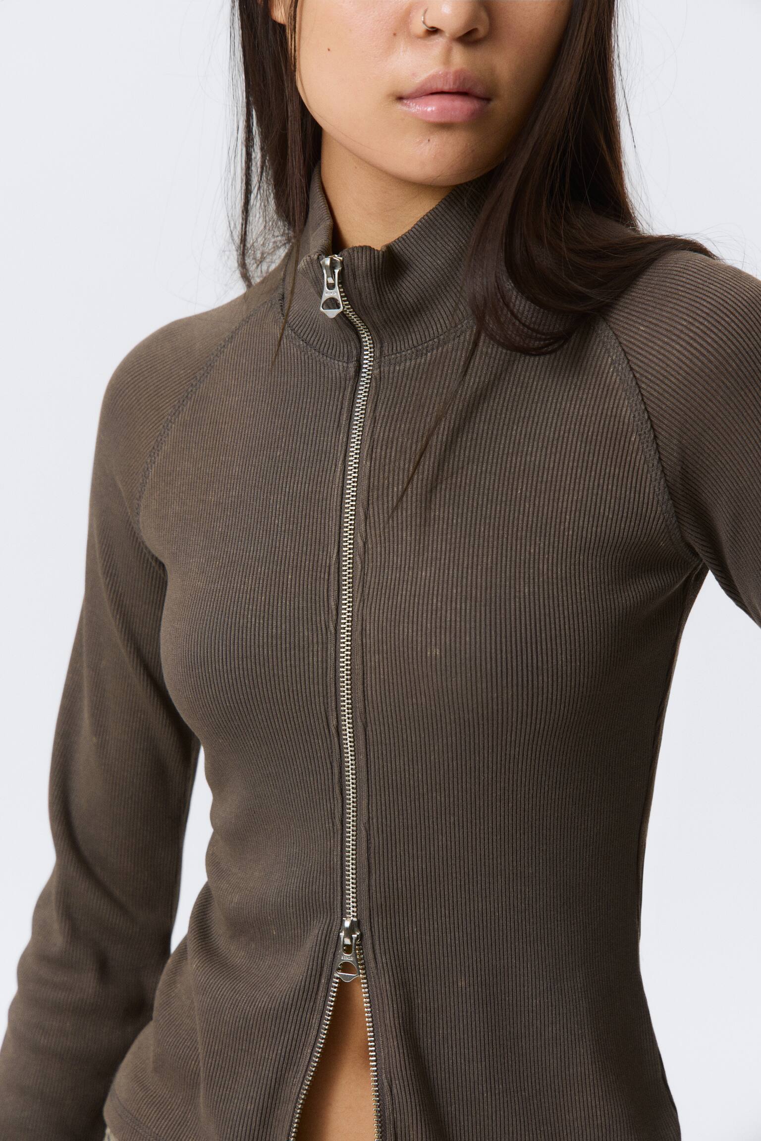 Schmales langärmeliges Zip-Top mit Stehkragen - Gewaschenes Dunkelgrau/Schwarz - 3