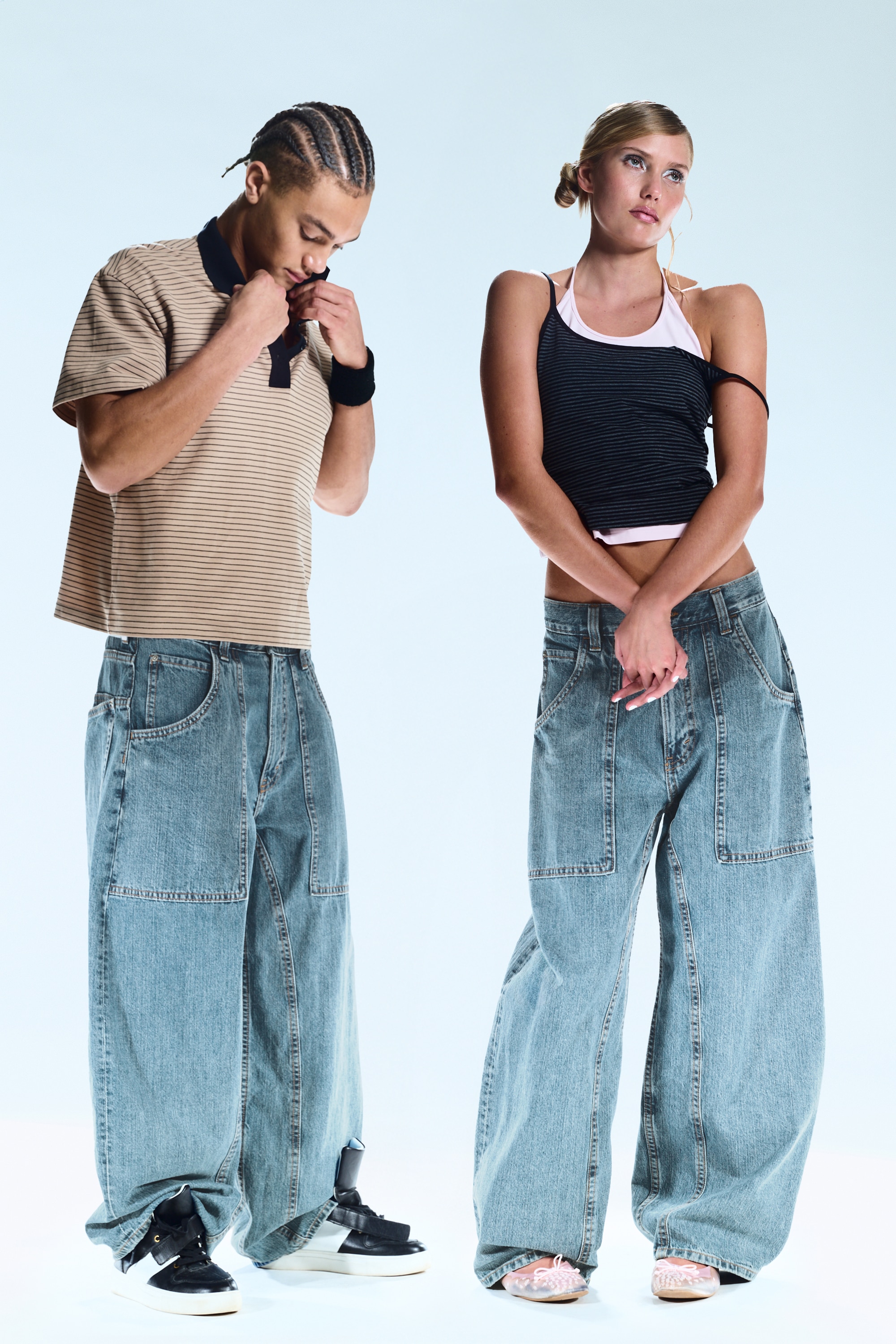 Dunno Unisex Low Rise Loose Barrel Leg Jeans - 02 Blue - Mittelblau/Black Rinse - Schwarz/Cloudy Blue - Mittelblau