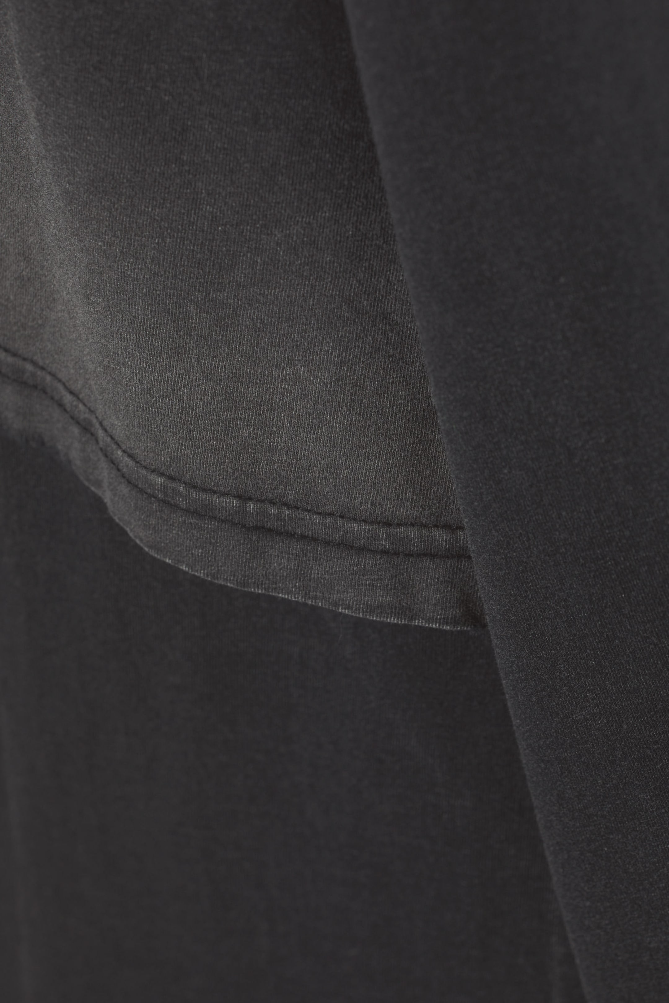 Schwarz verblassend - Doppelt gefärbtes Oversized-Langarm-Top - 1