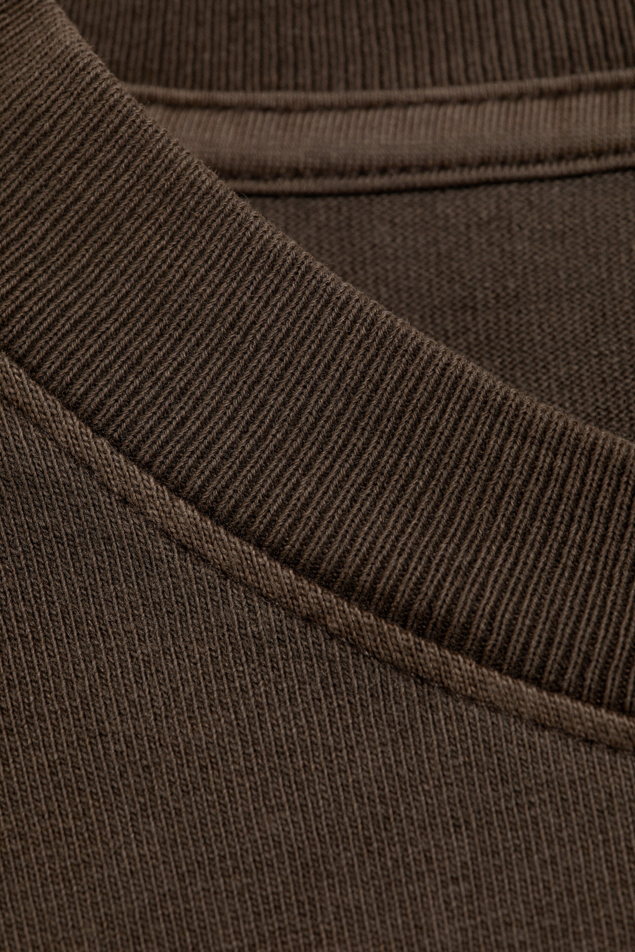 Dark Brown - Relaxed Long-Sleeved T-shirt - 4