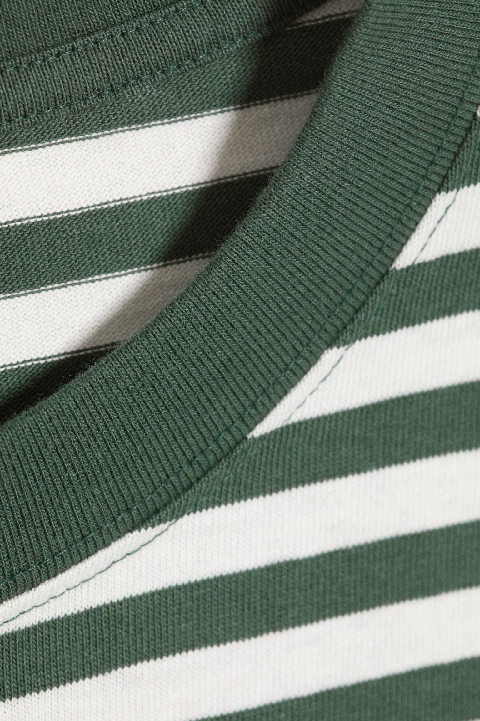 Boxy Longsleeve mit lockerer Passform - Weiß & dunkelgrün gestreift/Dunkles Marineblau/Weiß/Blau & Weiß gestreift/Dunkelbraun gestreift/Schwarz/Weiß - Braune Streifen/Weiß - Grüne Streifen/Dunkelgrün/Helles, staubiges Graubraun/Dunkelbraun/Weiß & Navy gestreift/Gewaschenes Blau/Staubgrau - 6