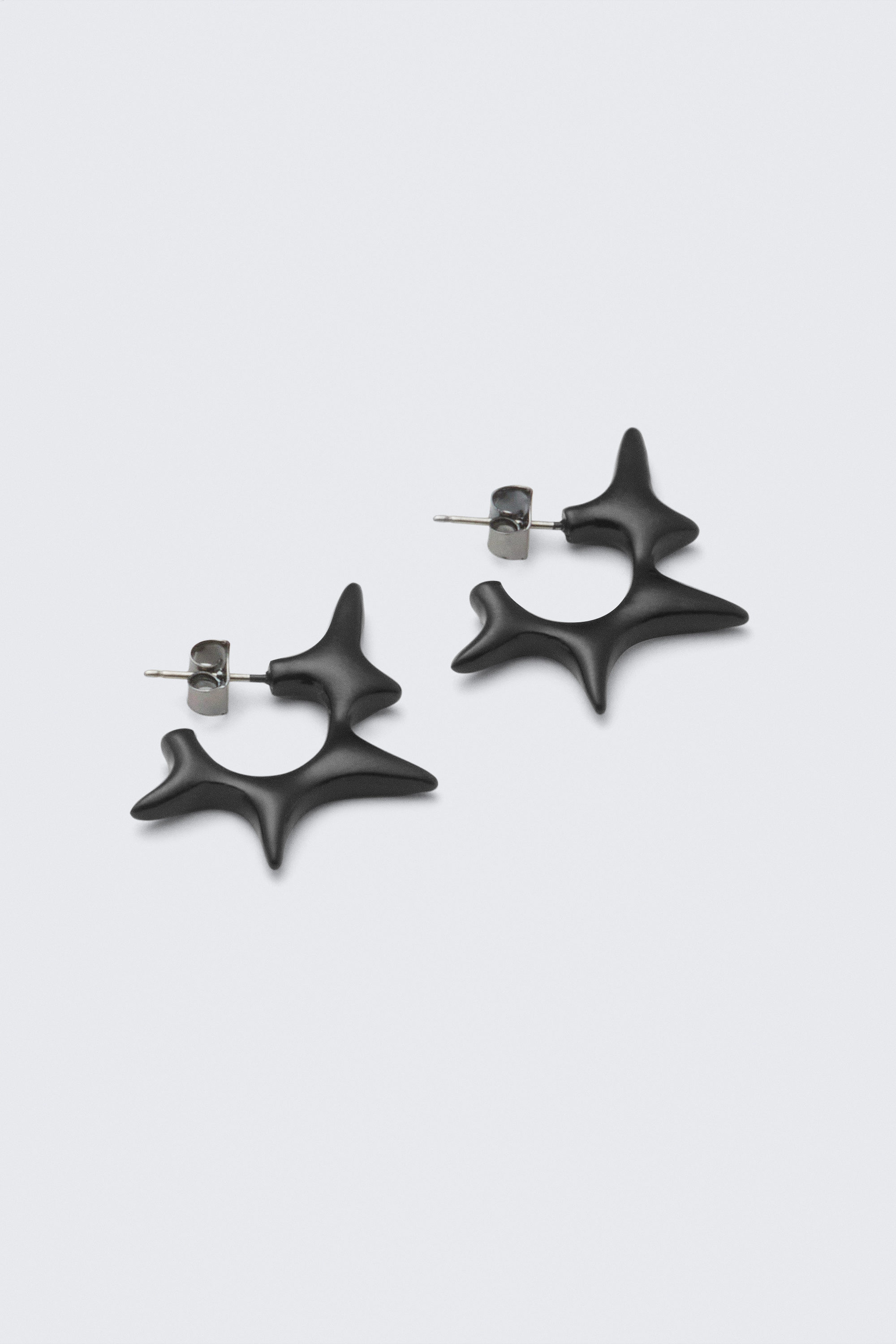 Zwart - Spike oorbellen - 1