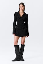 Schwarz - Langärmliges asymmetrisches Mini-Hemdkleid - 0