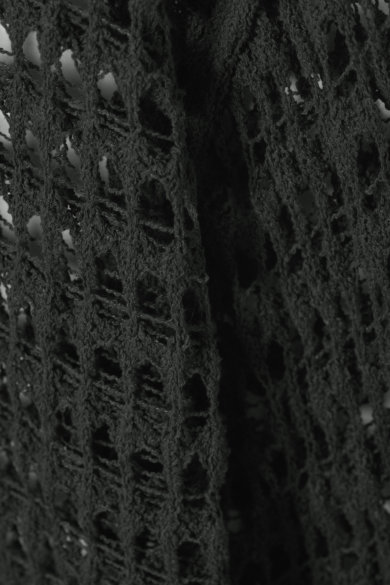 【in a row】[Unisex] Opening Net Knit Black Cross Net Sweater – Racer Worldwide