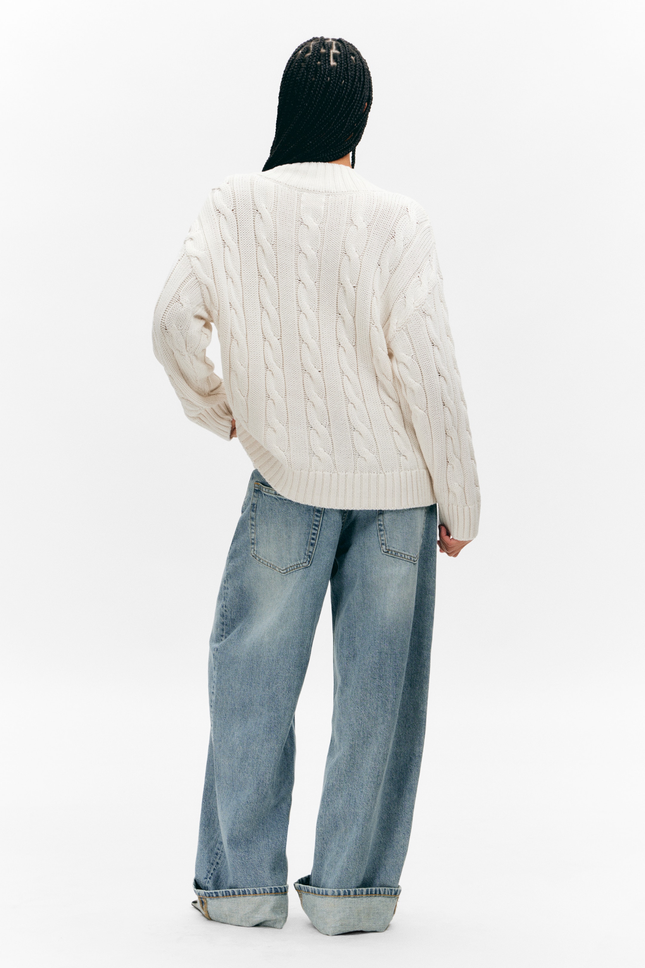 Visa större bild: V-ringad flätstickad tröja - Vit - DAM | H&M SE 3