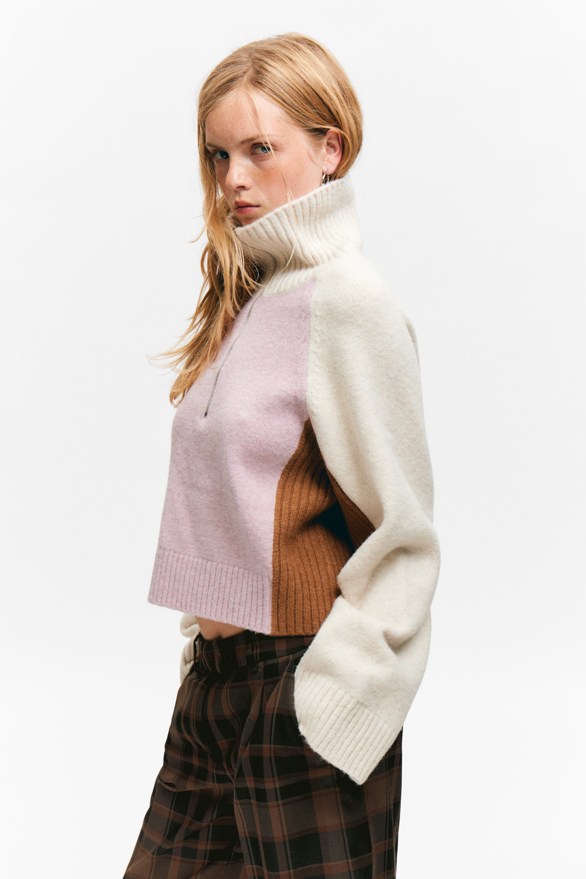 Dusty Pink & Cream White - Short Half-Zip Knitted Sweater - 2