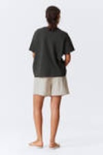 Dunkelgrau - Relaxtes Boxy-T-Shirt aus Baumwolle - 2