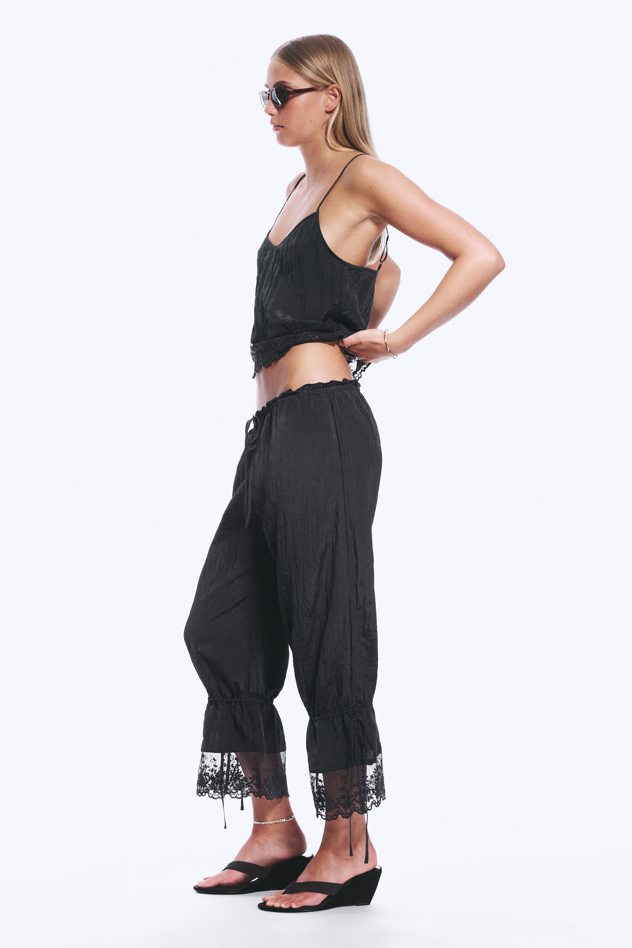 Svart - Rosabel lågmidjade lediga bloomers med spets - 2