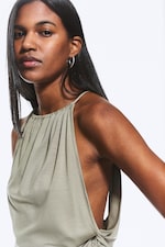 Staubiges Khakigrün - Ärmelloses Neckholder-Top mit Raffungen - 1
